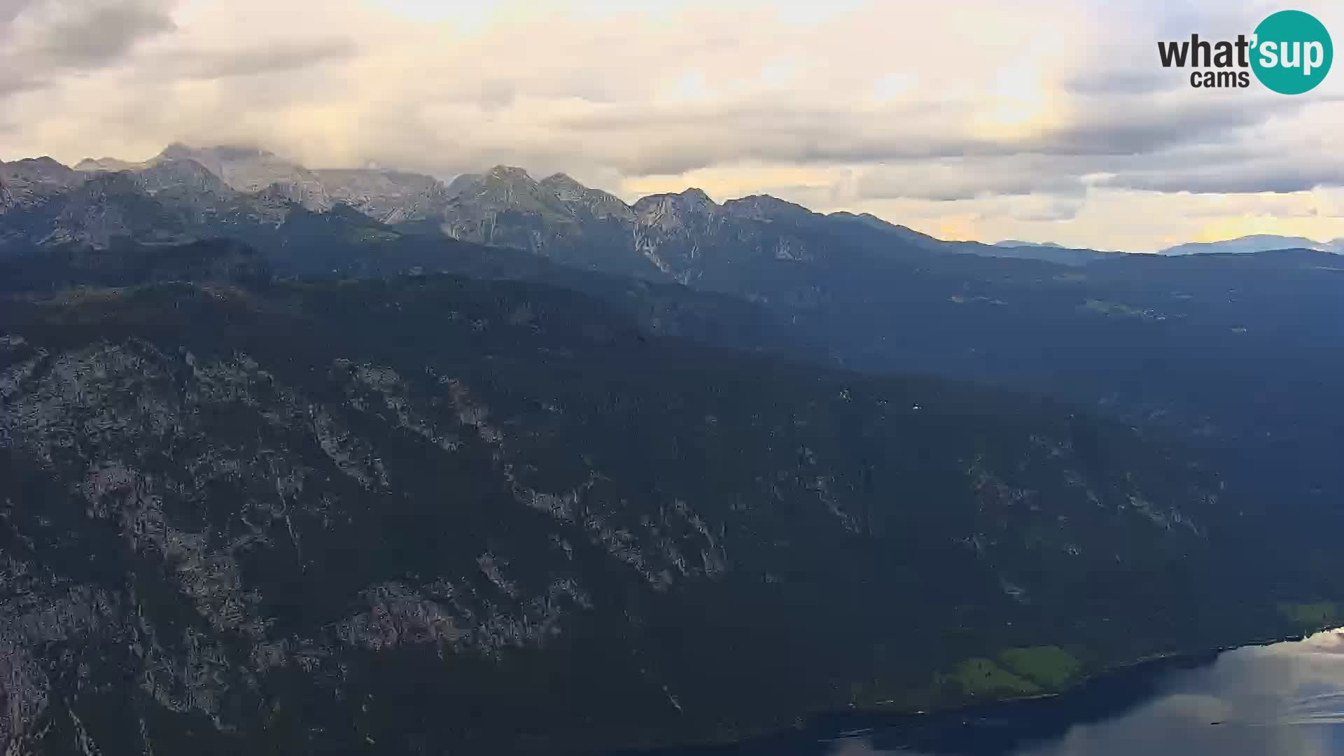 Spletna kamera Bohinj jezero in na Triglav – pogled s smučišča Vogel