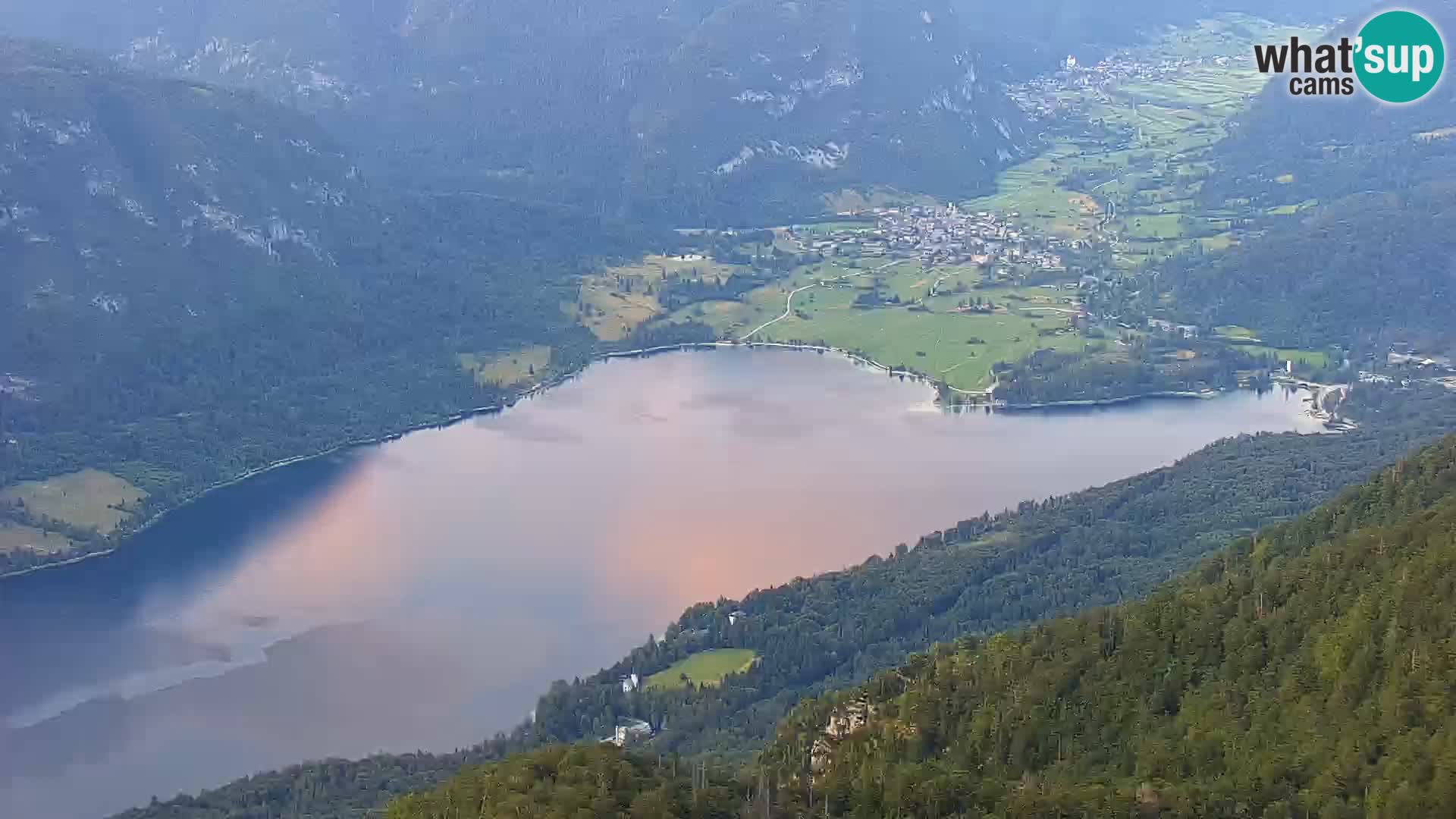 Spletna kamera Bohinj jezero in na Triglav – pogled s smučišča Vogel