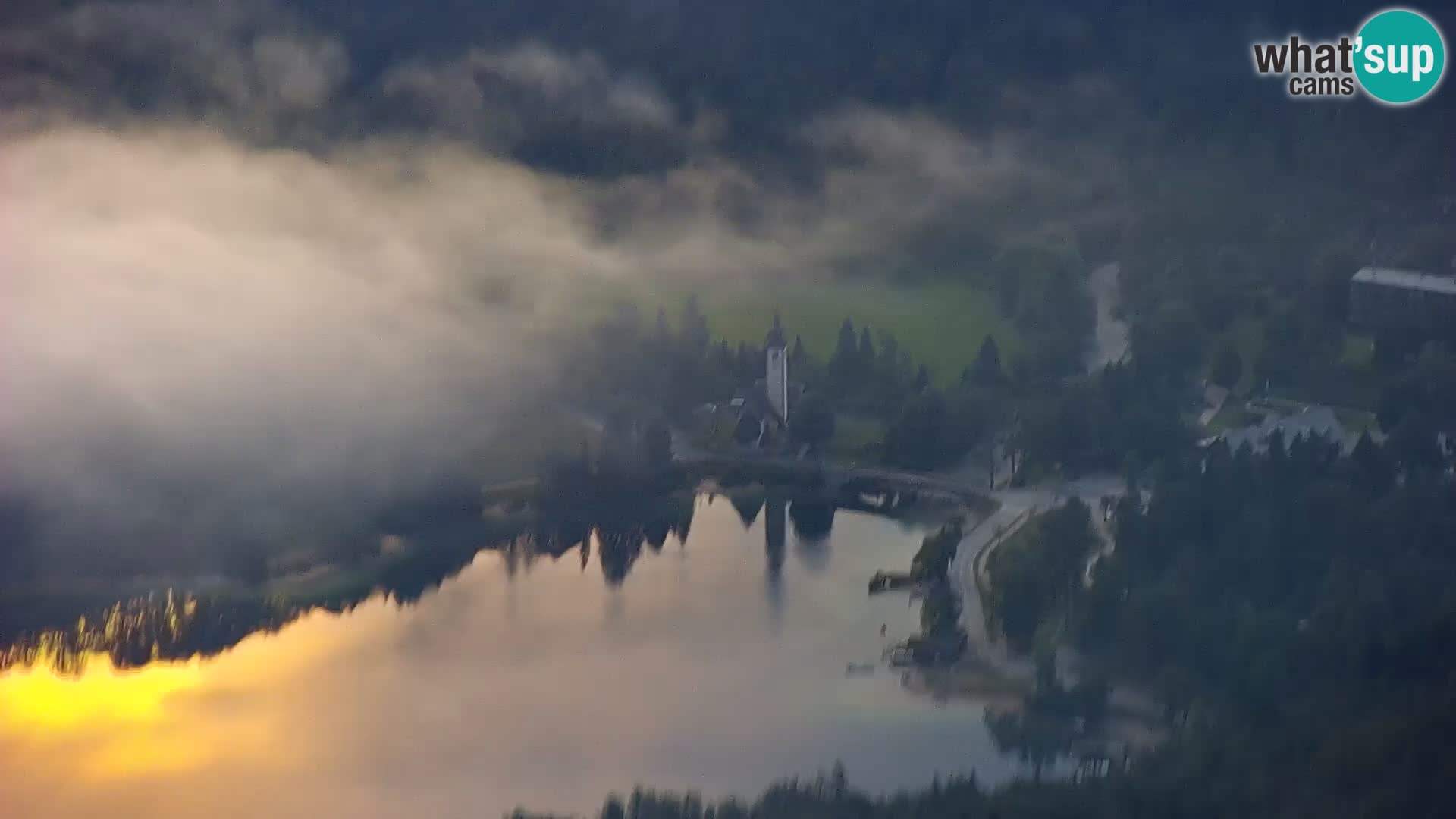 Web kamera Bohinjsko jezero i Triglav – pogled sa skijališta Vogel