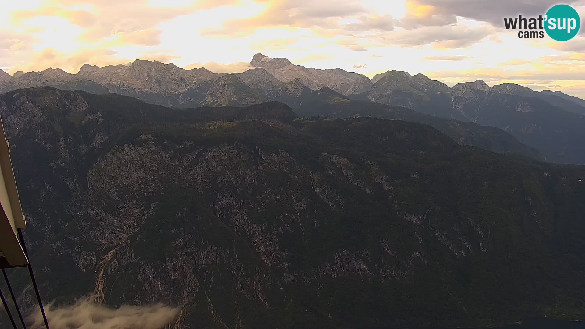 Spletna kamera Bohinj jezero in na Triglav – pogled s smučišča Vogel