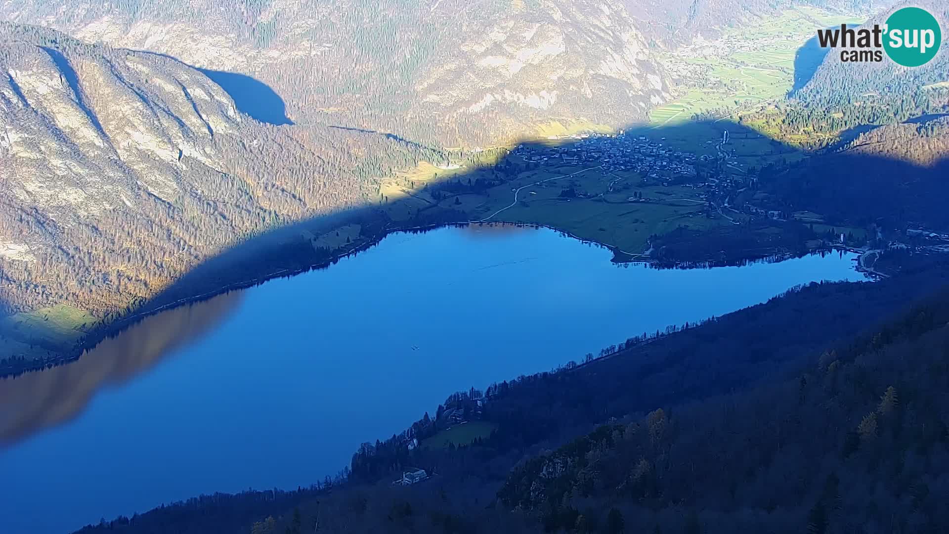 Spletna kamera Bohinj jezero in na Triglav – pogled s smučišča Vogel