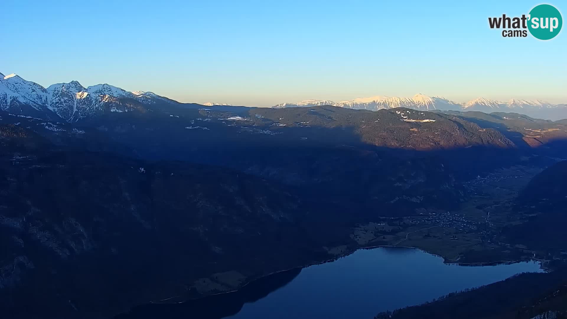 Spletna kamera Bohinj jezero in na Triglav – pogled s smučišča Vogel