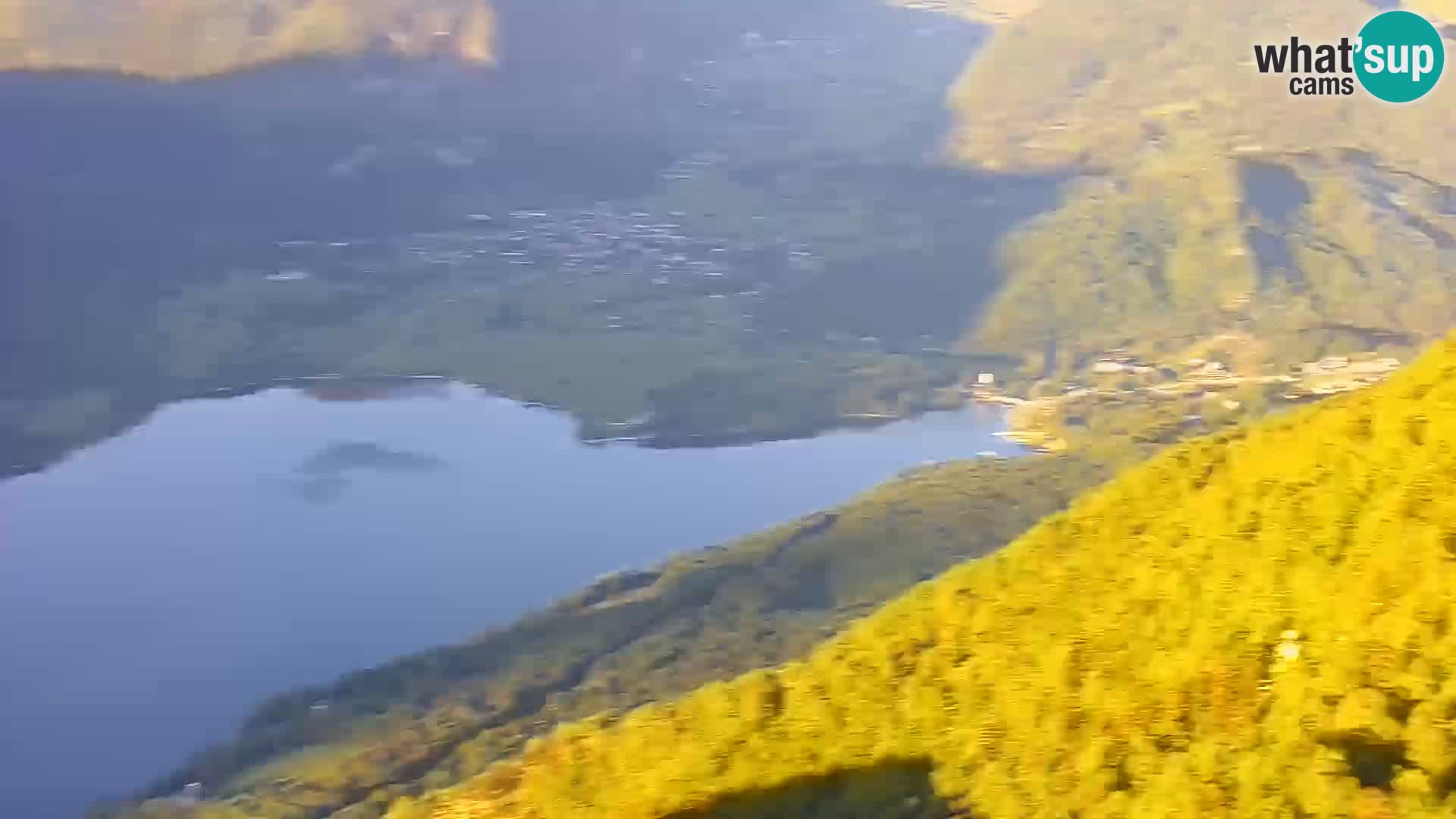 Spletna kamera Bohinj jezero in na Triglav – pogled s smučišča Vogel
