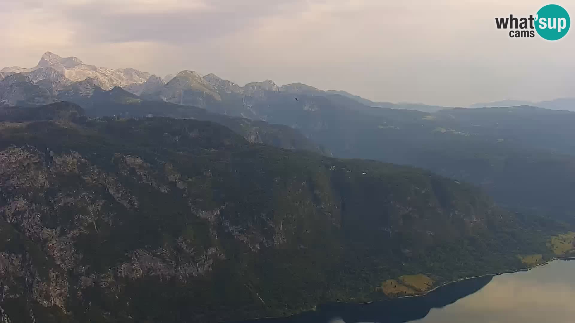 Spletna kamera Bohinj jezero in na Triglav – pogled s smučišča Vogel