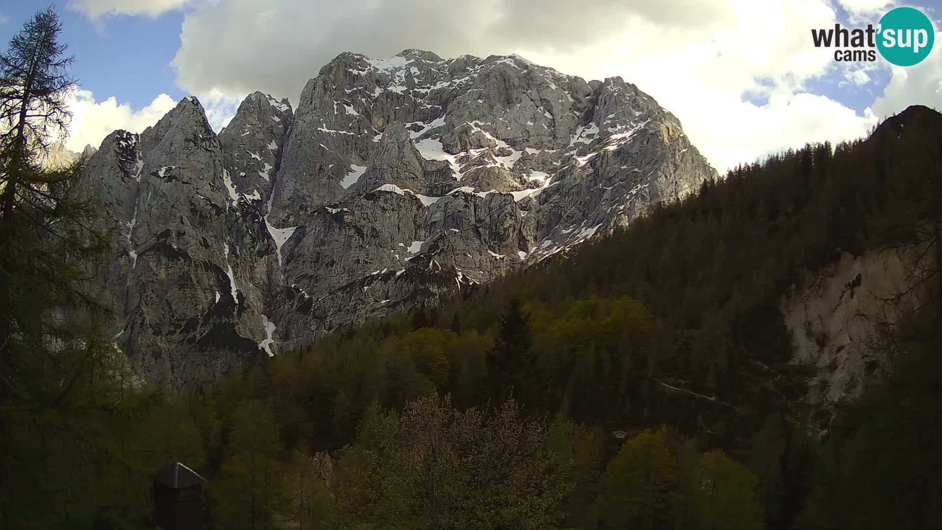 Vršič web kamera Erjavčeva kuća – view to PRISOJNIK – Slovenija