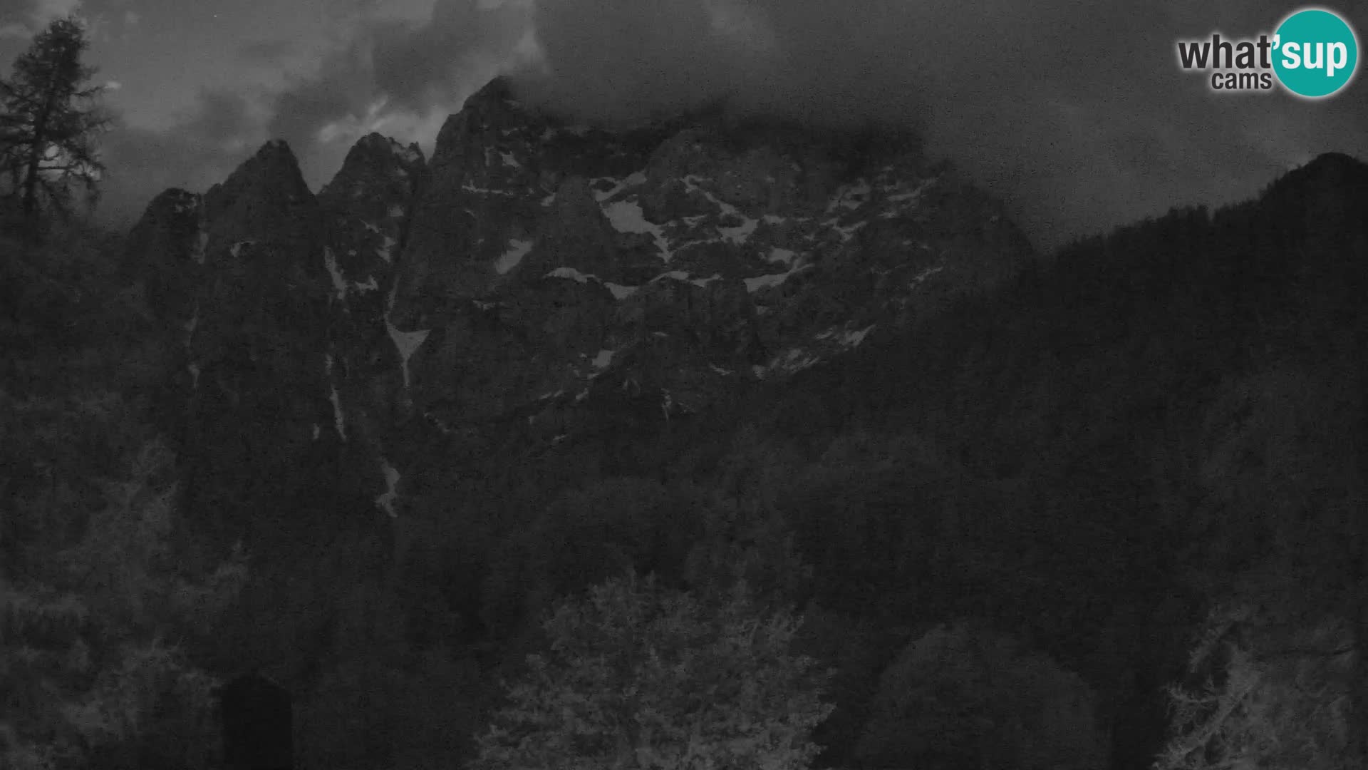 Vršič LIVE webcam casa Erjavčeva – vista sul PRISOJNIK – Slovenia