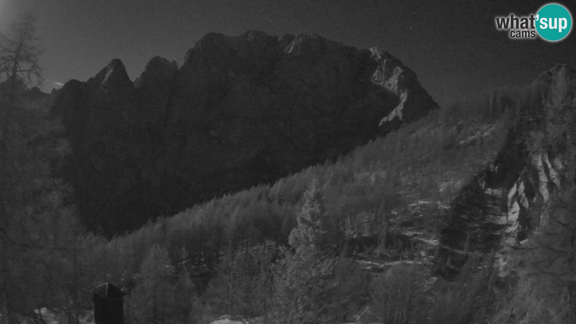 Vršič LIVE webcam casa Erjavčeva – vista sul PRISOJNIK – Slovenia