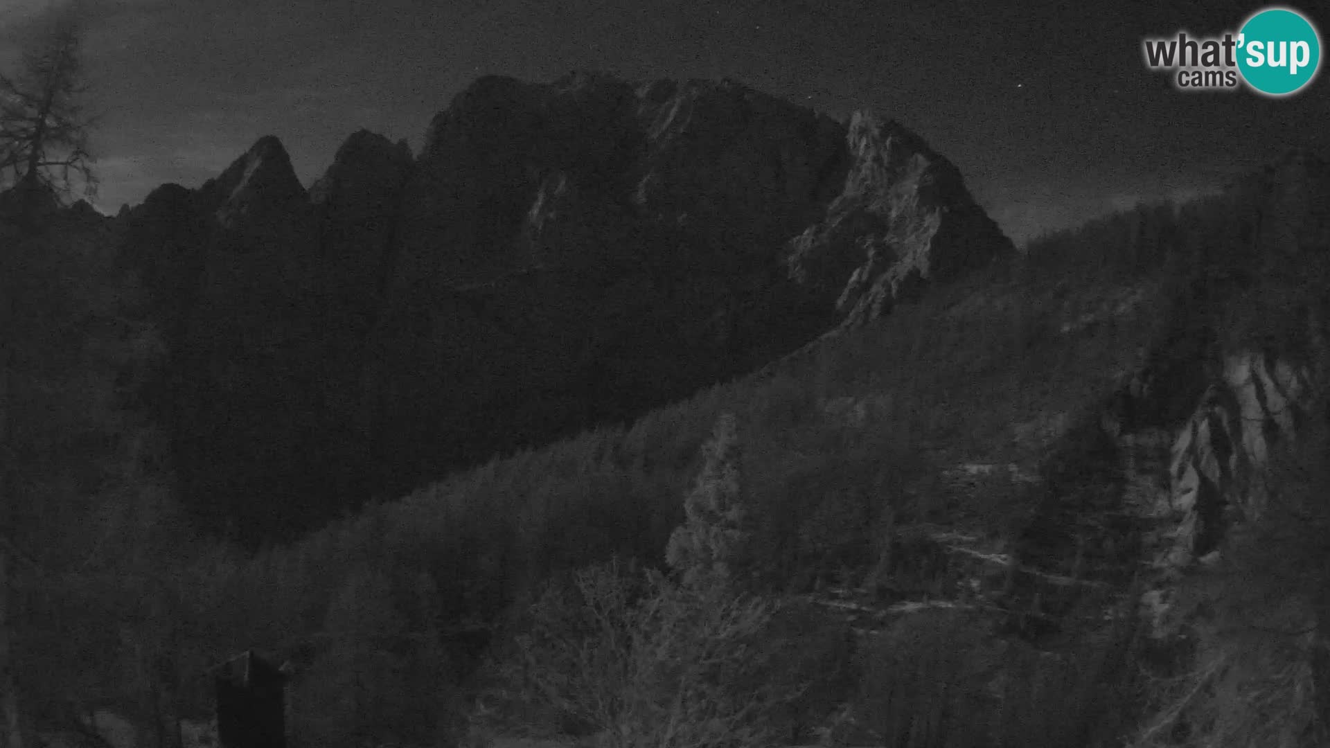 Vršič LIVE webcam casa Erjavčeva – vista sul PRISOJNIK – Slovenia