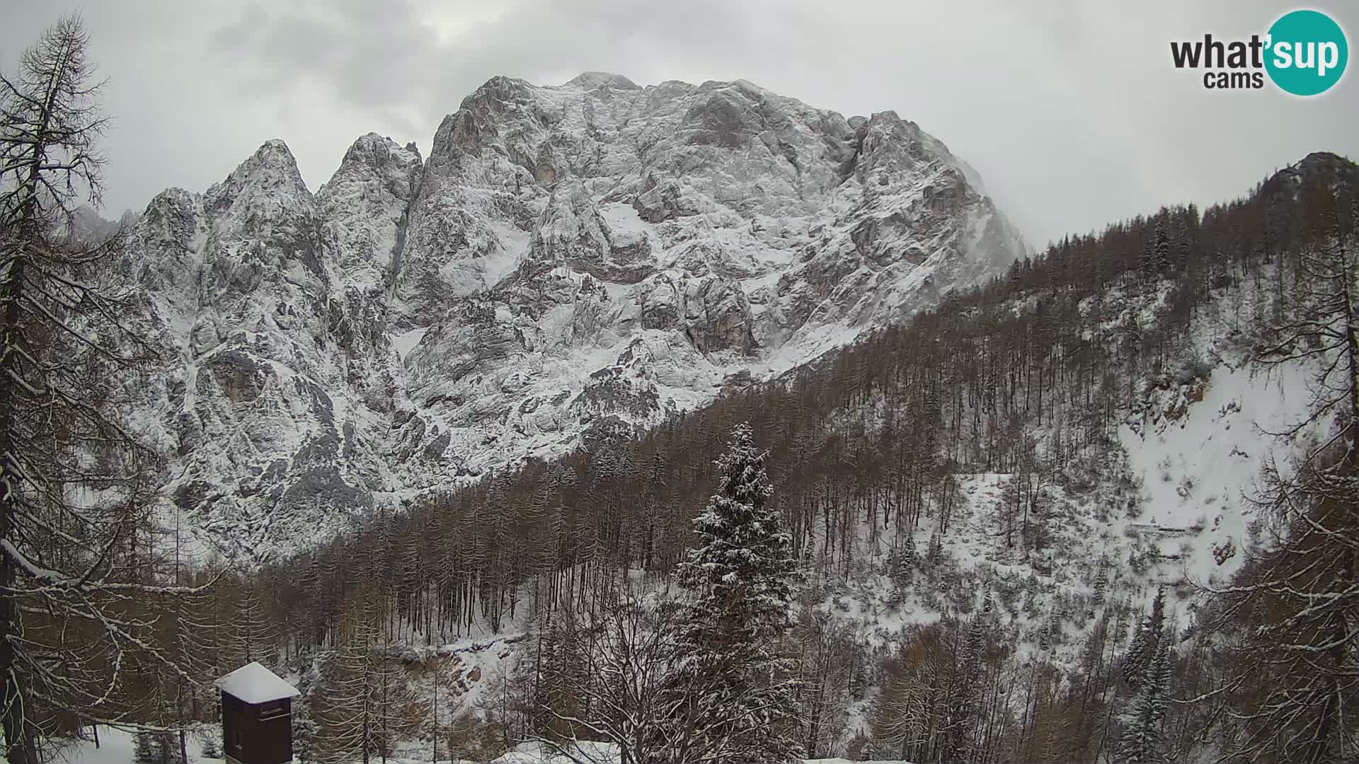 Vršič web kamera Erjavčeva kuća – view to PRISOJNIK – Slovenija