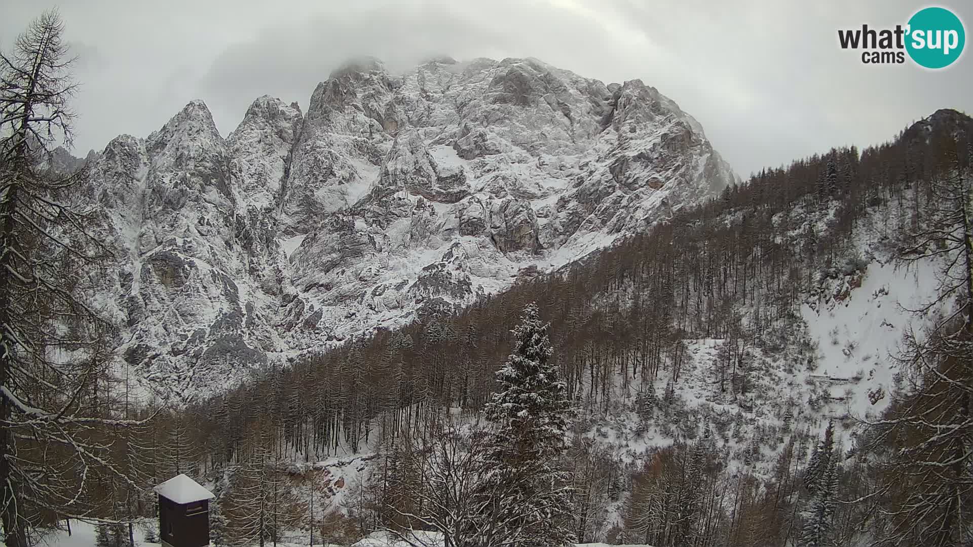 Vršič web kamera Erjavčeva kuća – view to PRISOJNIK – Slovenija