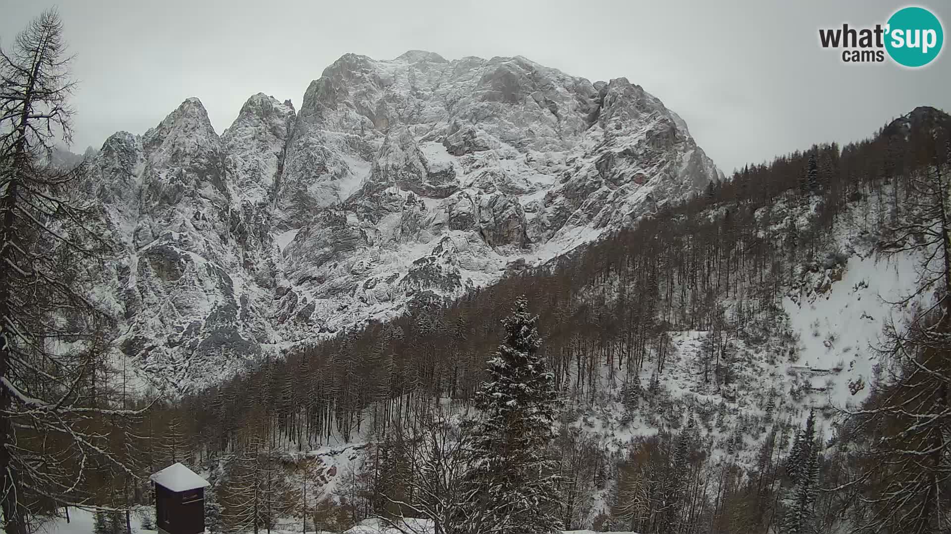 Vršič web kamera Erjavčeva kuća – view to PRISOJNIK – Slovenija