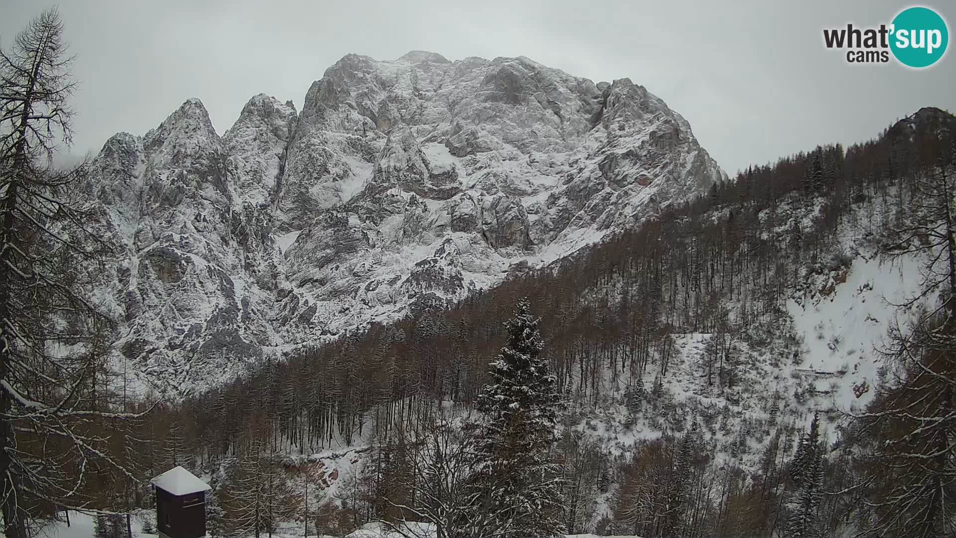 Vršič web kamera Erjavčeva kuća – view to PRISOJNIK – Slovenija