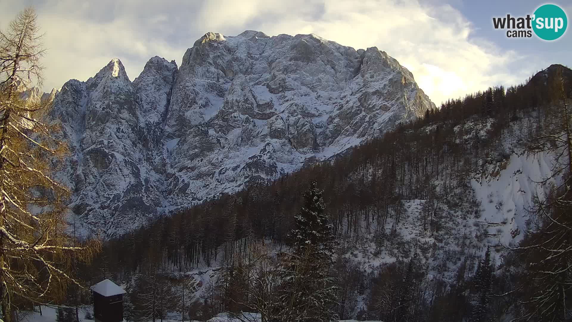 Vršič LIVE Webcam Haus Erjavčeva – Blick auf PRISOJNIK – Slowenien