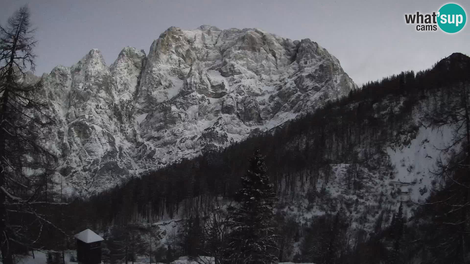 Vršič LIVE Webcam Haus Erjavčeva – Blick auf PRISOJNIK – Slowenien