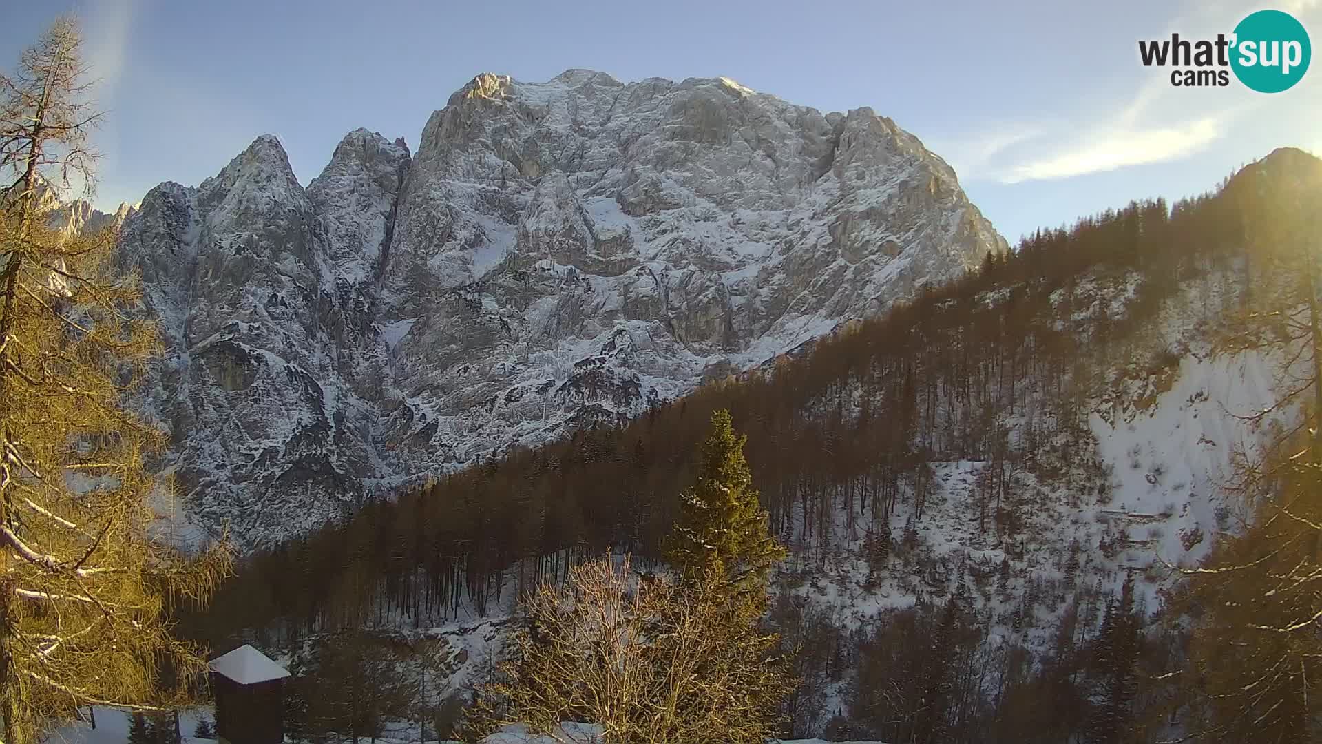 Vršič LIVE webcam casa Erjavčeva – vista sul PRISOJNIK – Slovenia