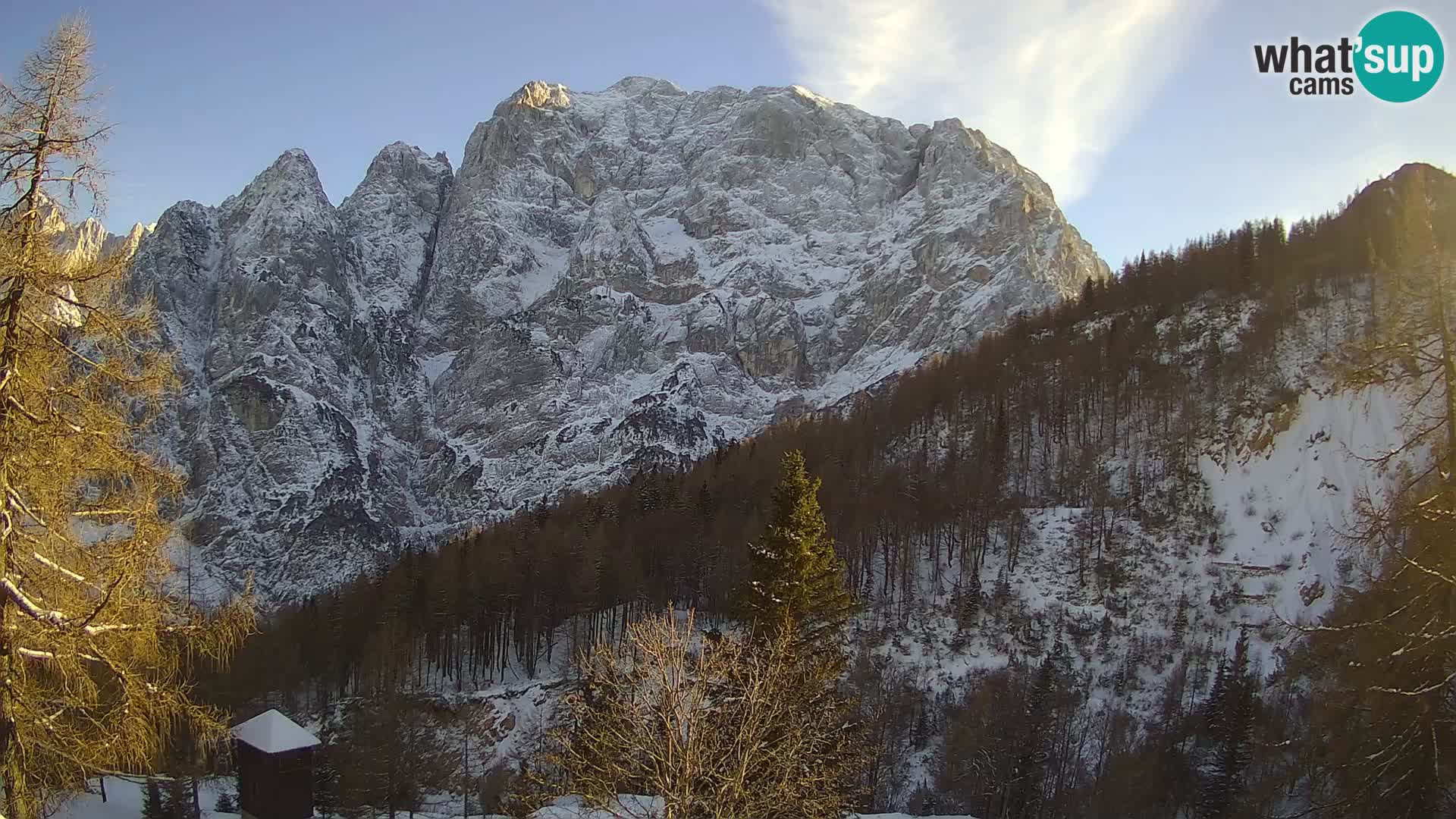 Vršič LIVE webcam casa Erjavčeva – vista sul PRISOJNIK – Slovenia