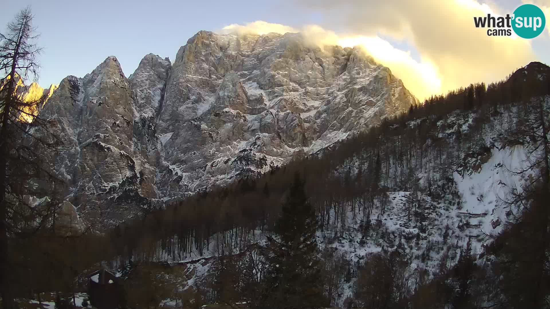 Vršič LIVE webcam casa Erjavčeva – vista sul PRISOJNIK – Slovenia