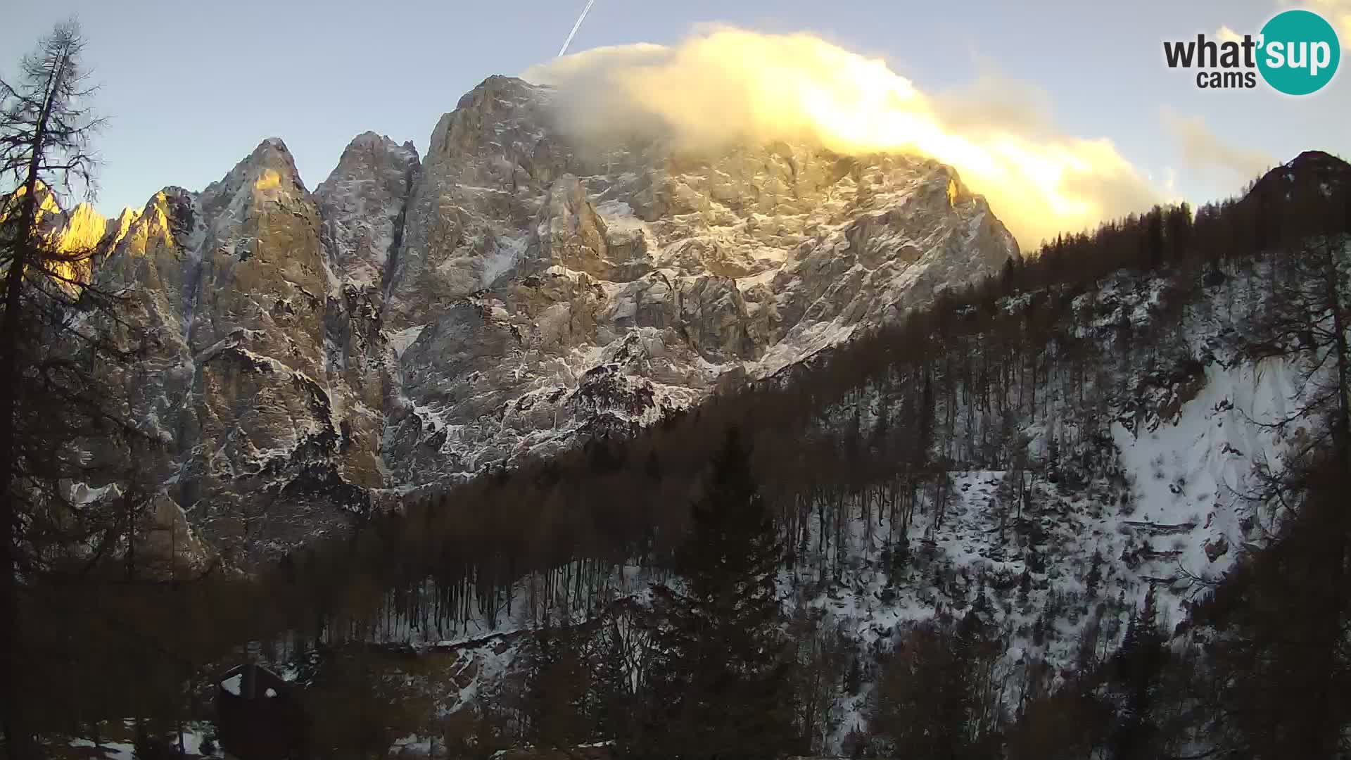 Vršič LIVE webcam casa Erjavčeva – vista sul PRISOJNIK – Slovenia