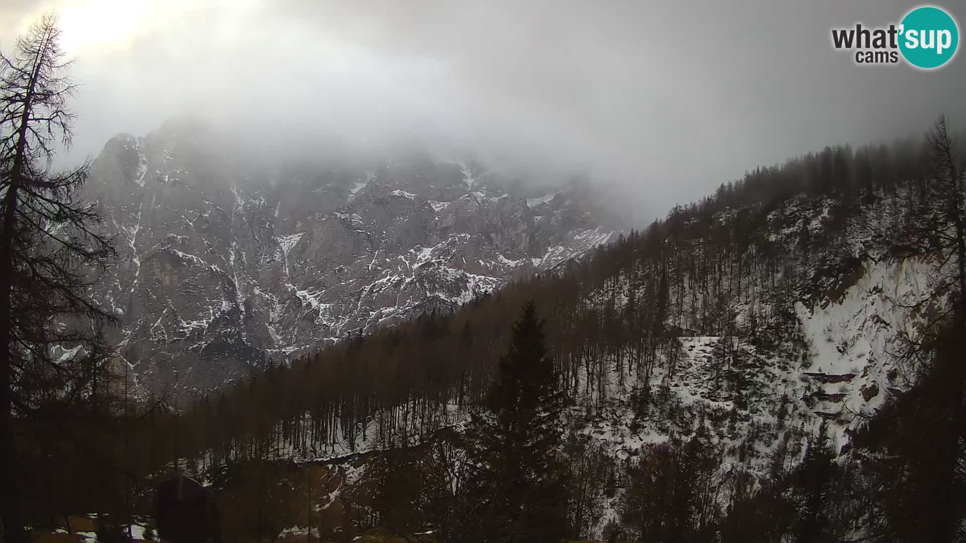 Vršič LIVE webcam casa Erjavčeva – vista sul PRISOJNIK – Slovenia