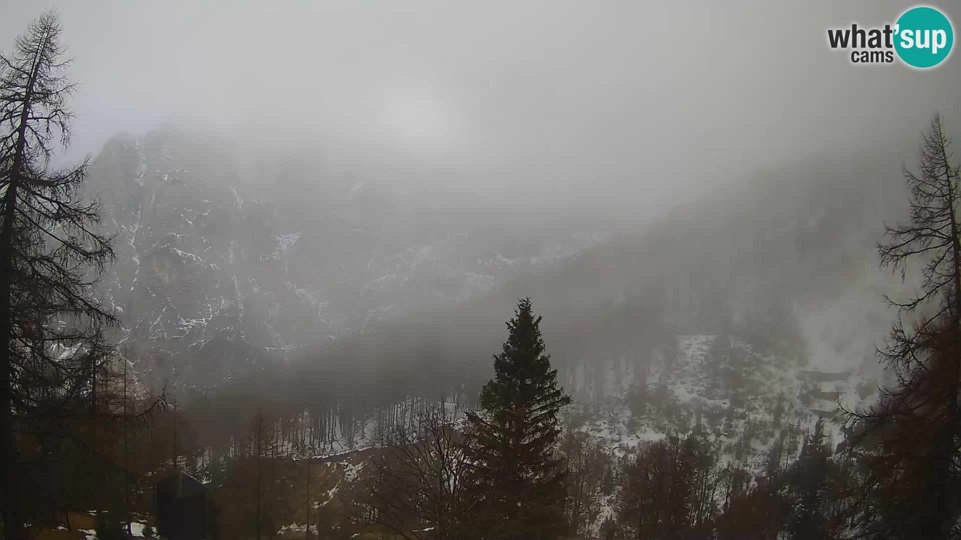 Vršič LIVE webcam casa Erjavčeva – vista sul PRISOJNIK – Slovenia