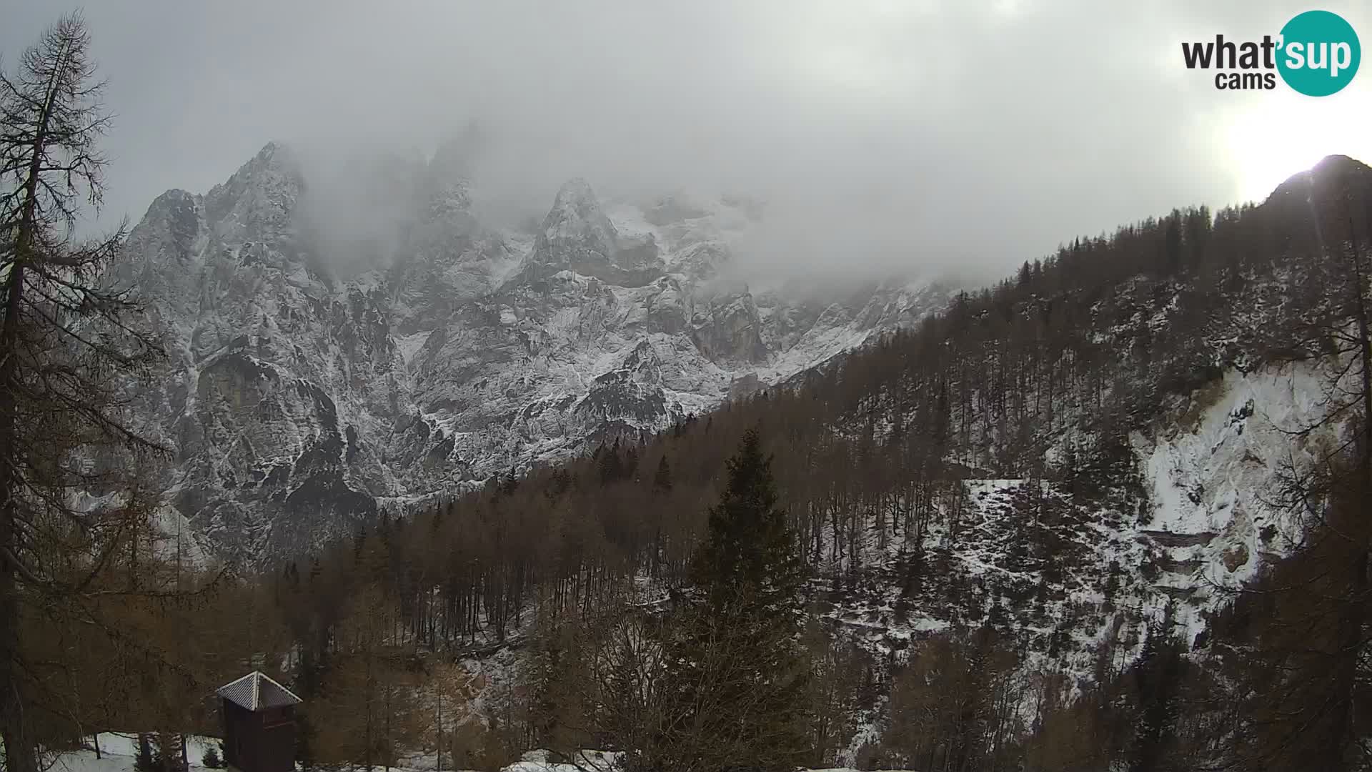 Vršič LIVE webcam casa Erjavčeva – vista sul PRISOJNIK – Slovenia