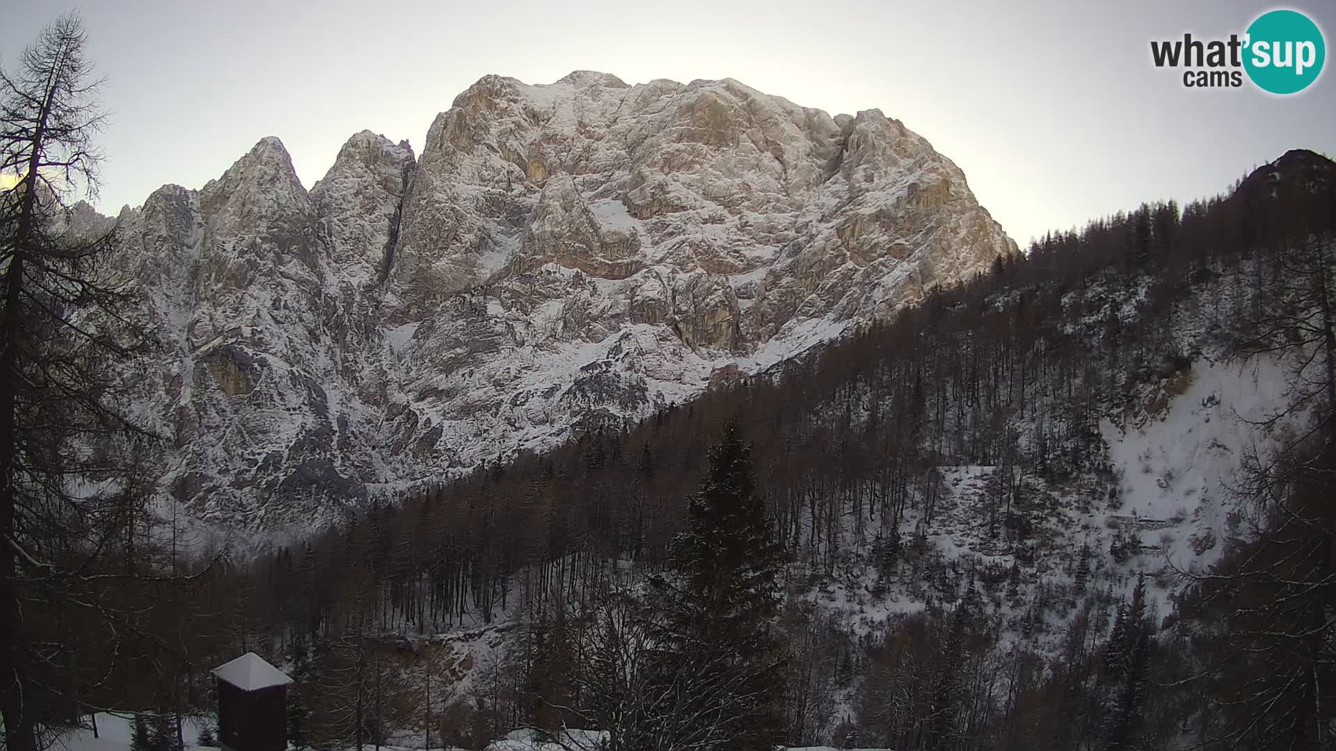 Vršič camera en vivo Casa Erjavčeva – vista a PRISOJNIK – Eslovenia