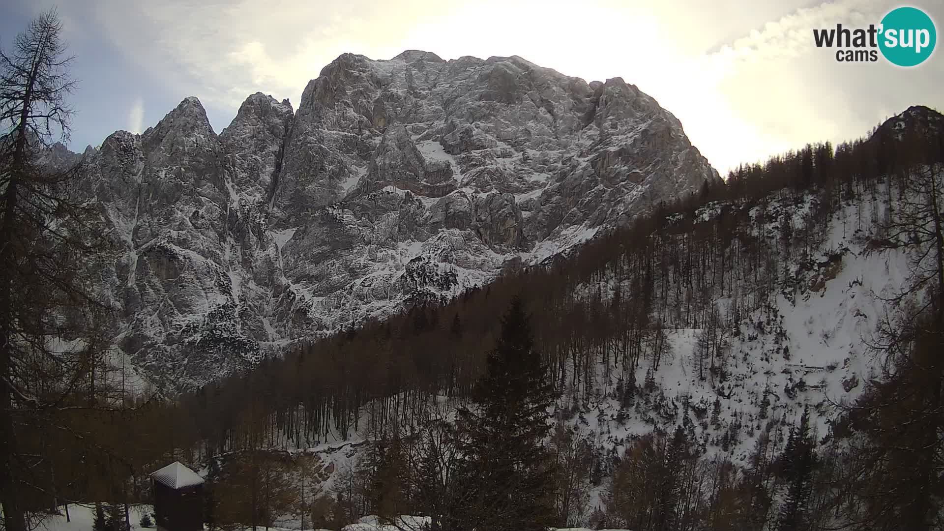 Vršič LIVE webcam Erjavčeva house – view to PRISOJNIK – Slovenia