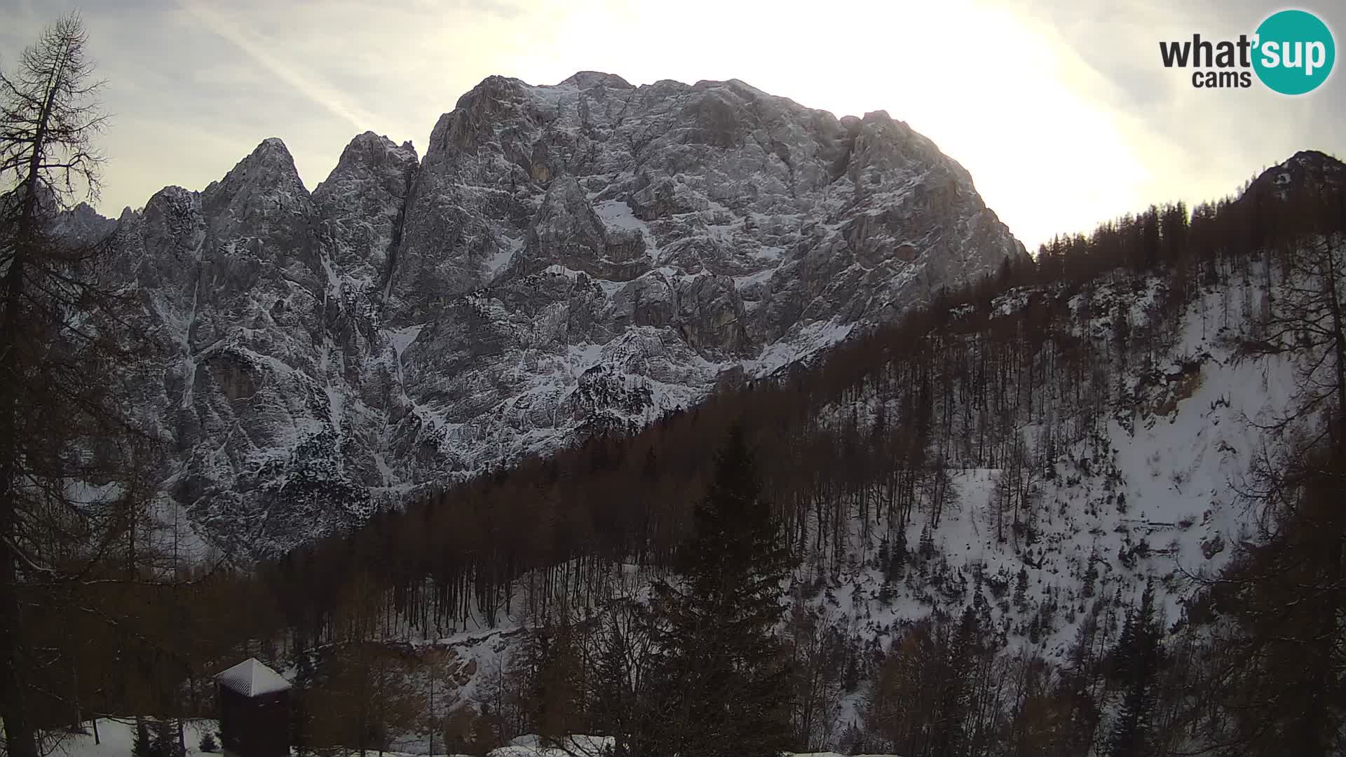 Vršič LIVE webcam Erjavčeva house – view to PRISOJNIK – Slovenia