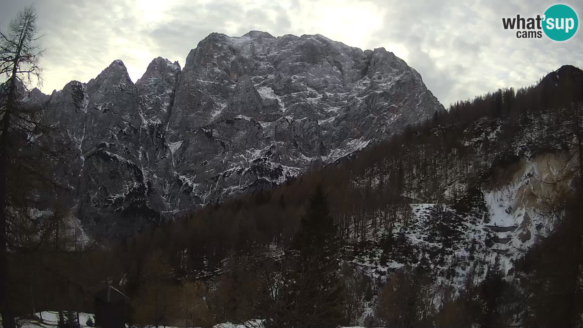 Vršič LIVE webcam casa Erjavčeva – vista sul PRISOJNIK – Slovenia