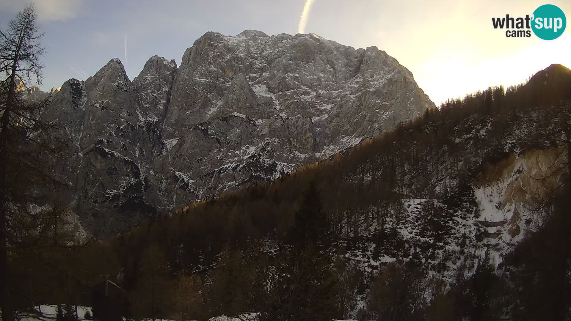 Vršič LIVE webcam casa Erjavčeva – vista sul PRISOJNIK – Slovenia