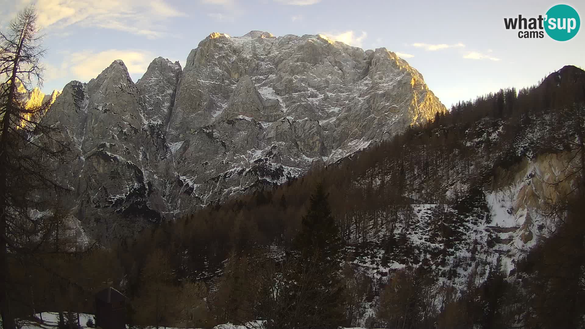 Vršič LIVE webcam casa Erjavčeva – vista sul PRISOJNIK – Slovenia