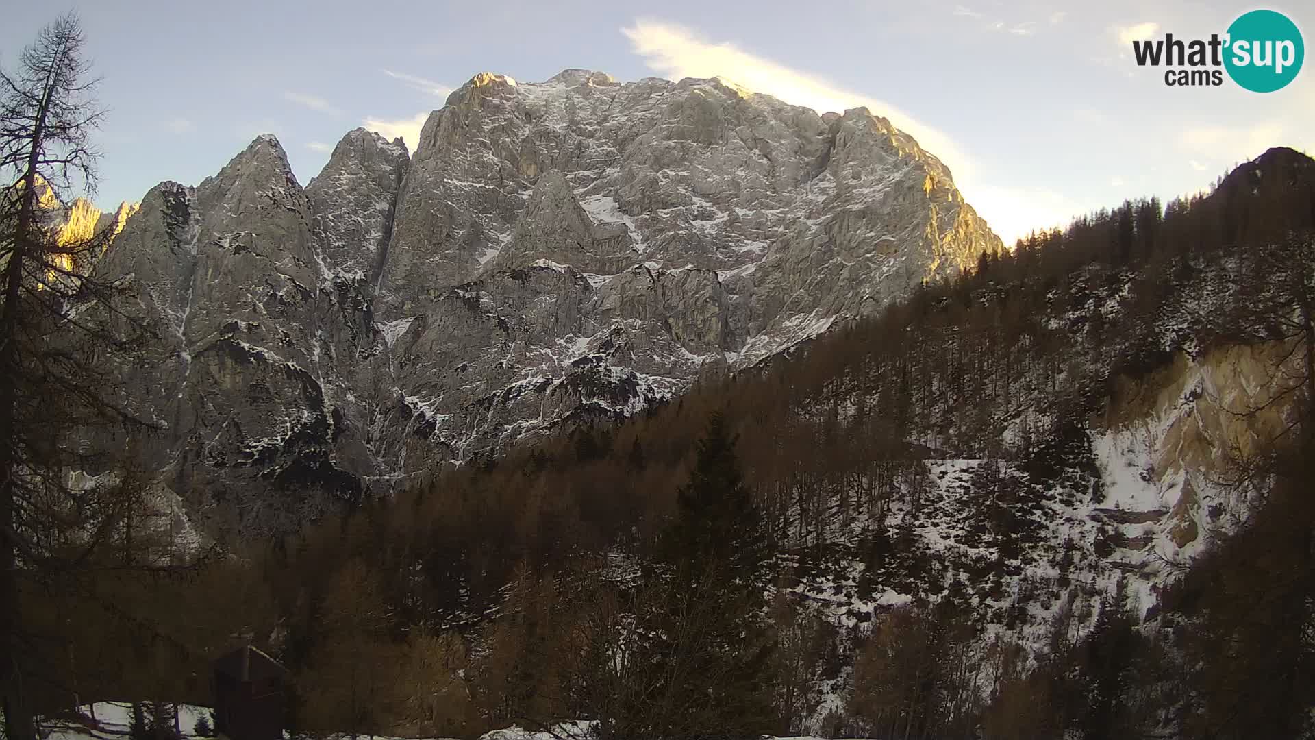 Vršič LIVE webcam casa Erjavčeva – vista sul PRISOJNIK – Slovenia