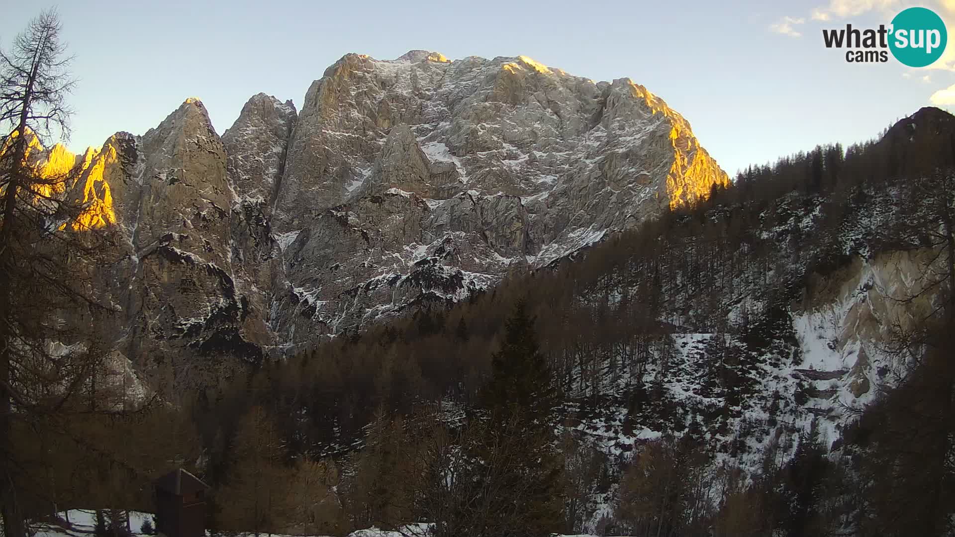 Vršič LIVE Webcam Haus Erjavčeva – Blick auf PRISOJNIK – Slowenien