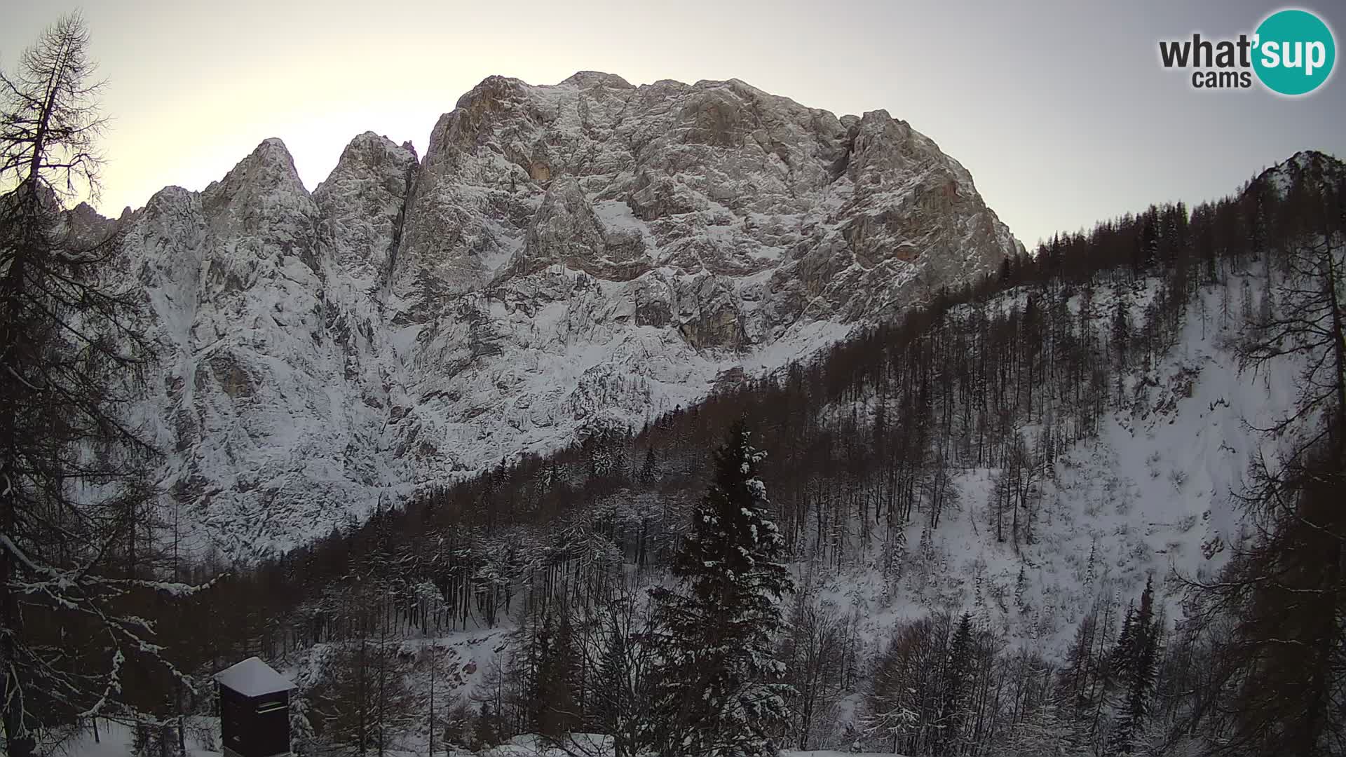 Vršič LIVE Webcam Haus Erjavčeva – Blick auf PRISOJNIK – Slowenien