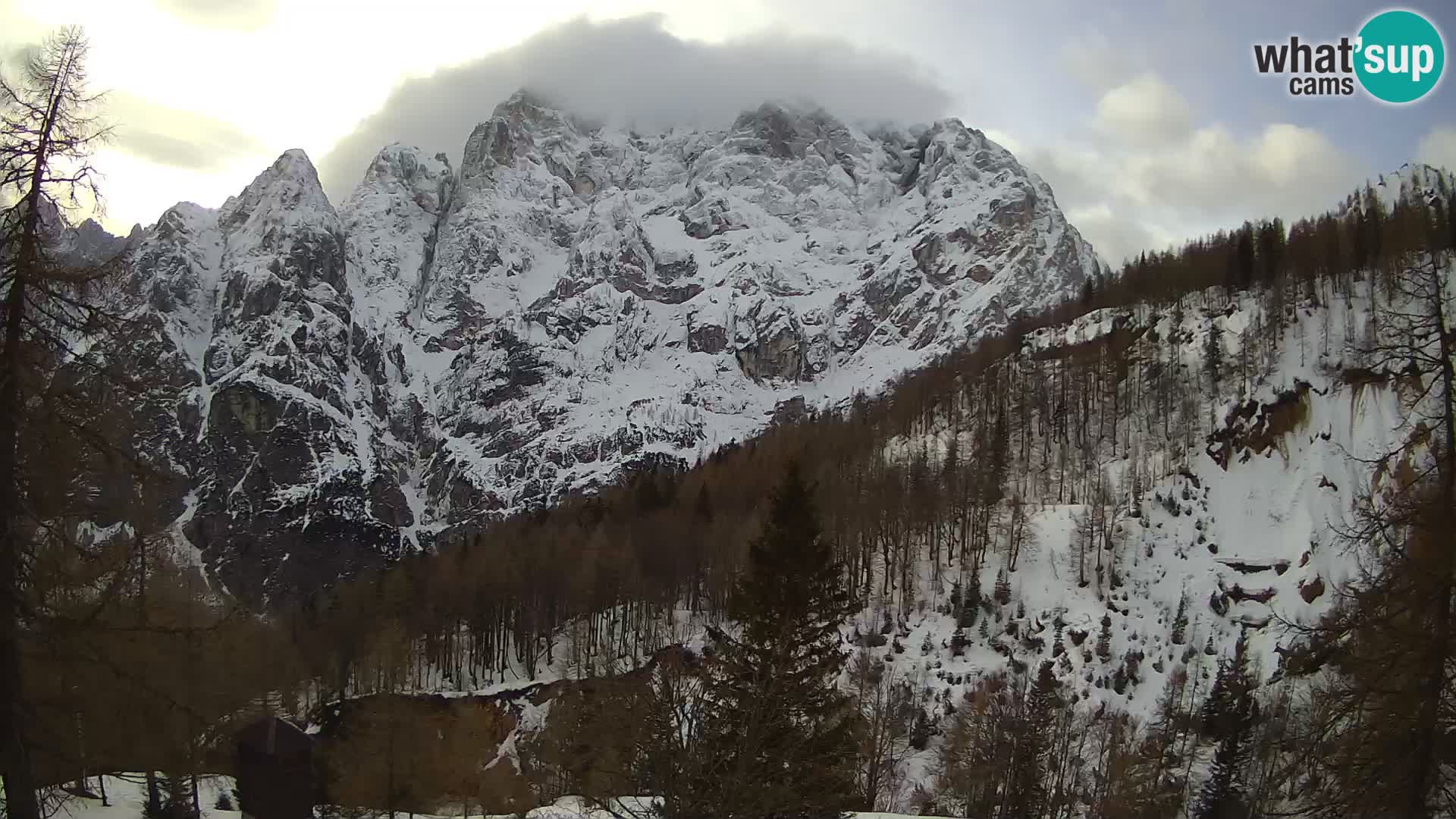 Vršič LIVE webcam Erjavčeva house – view to PRISOJNIK – Slovenia