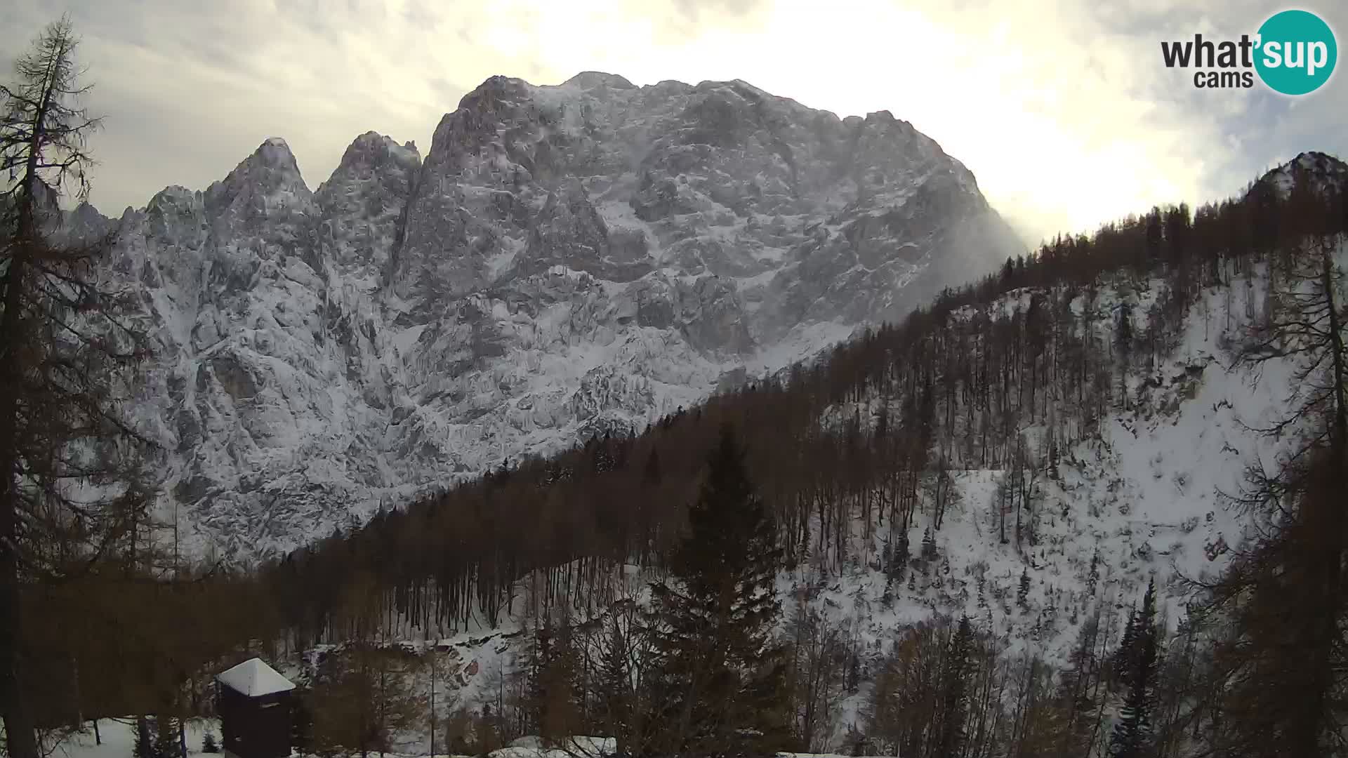 Vršič LIVE webcam casa Erjavčeva – vista sul PRISOJNIK – Slovenia