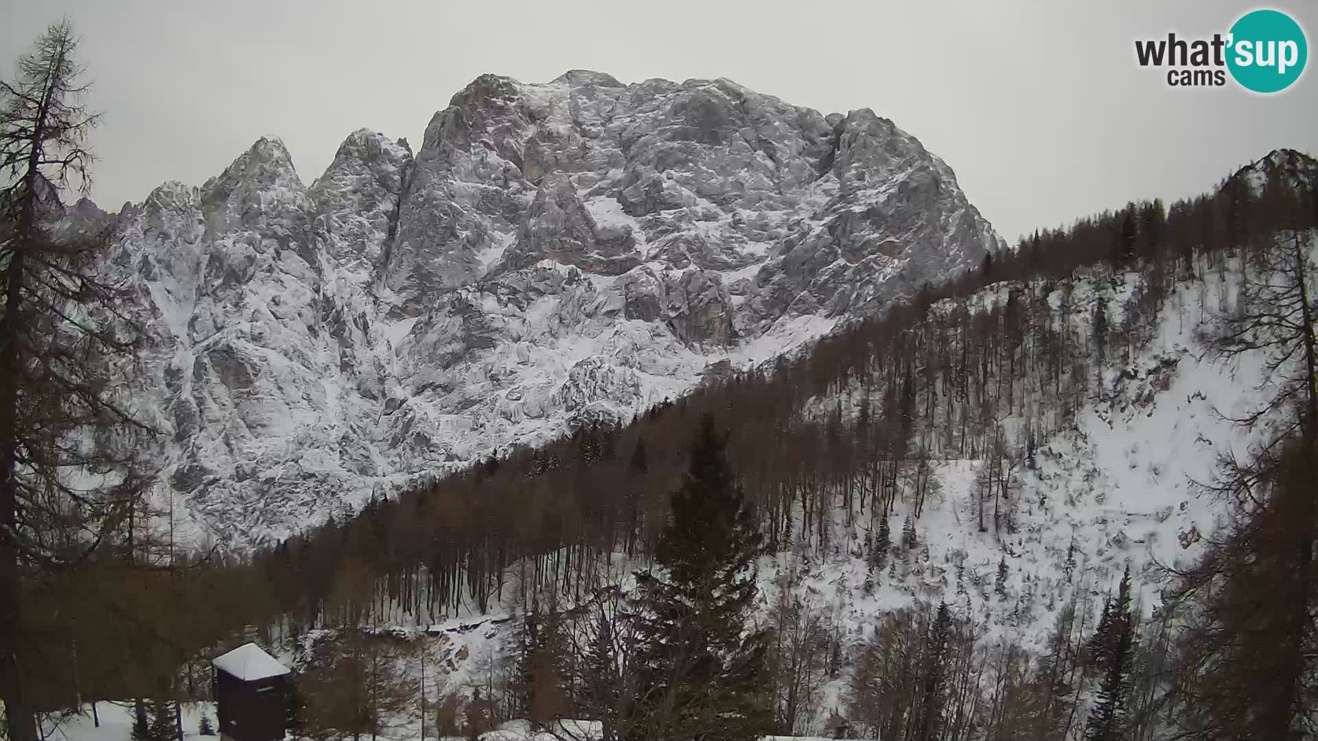 Vršič LIVE webcam Erjavčeva house – view to PRISOJNIK – Slovenia