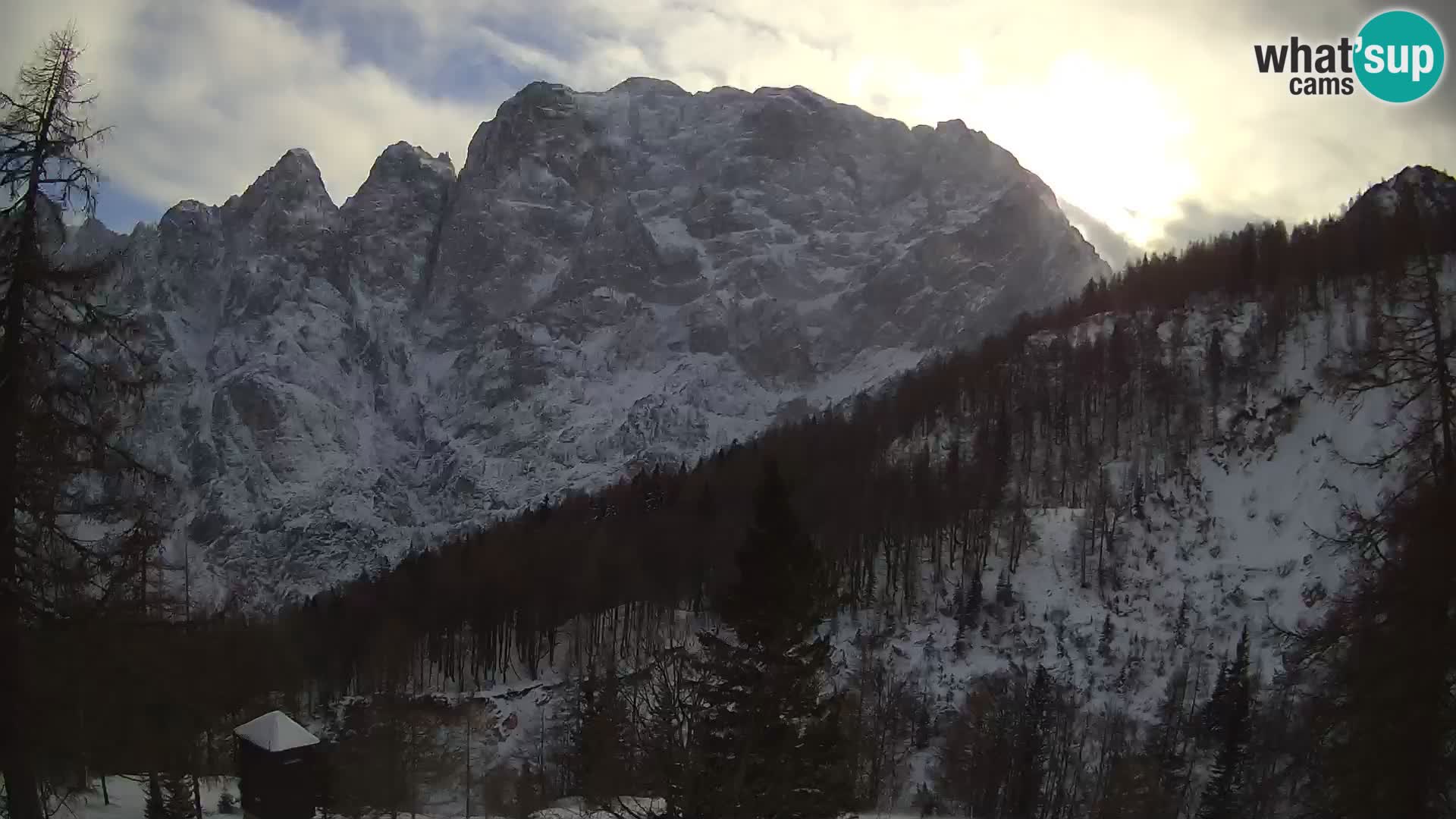 Webcam Vršič LIVE maison Erjavčeva – vue sur PRISOJNIK – Slovénie