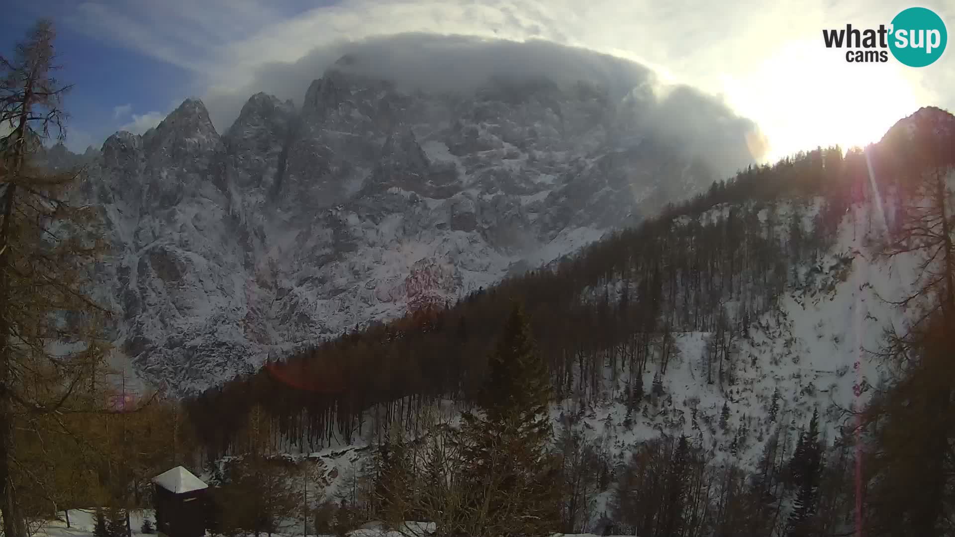 Vršič LIVE webcam casa Erjavčeva – vista sul PRISOJNIK – Slovenia