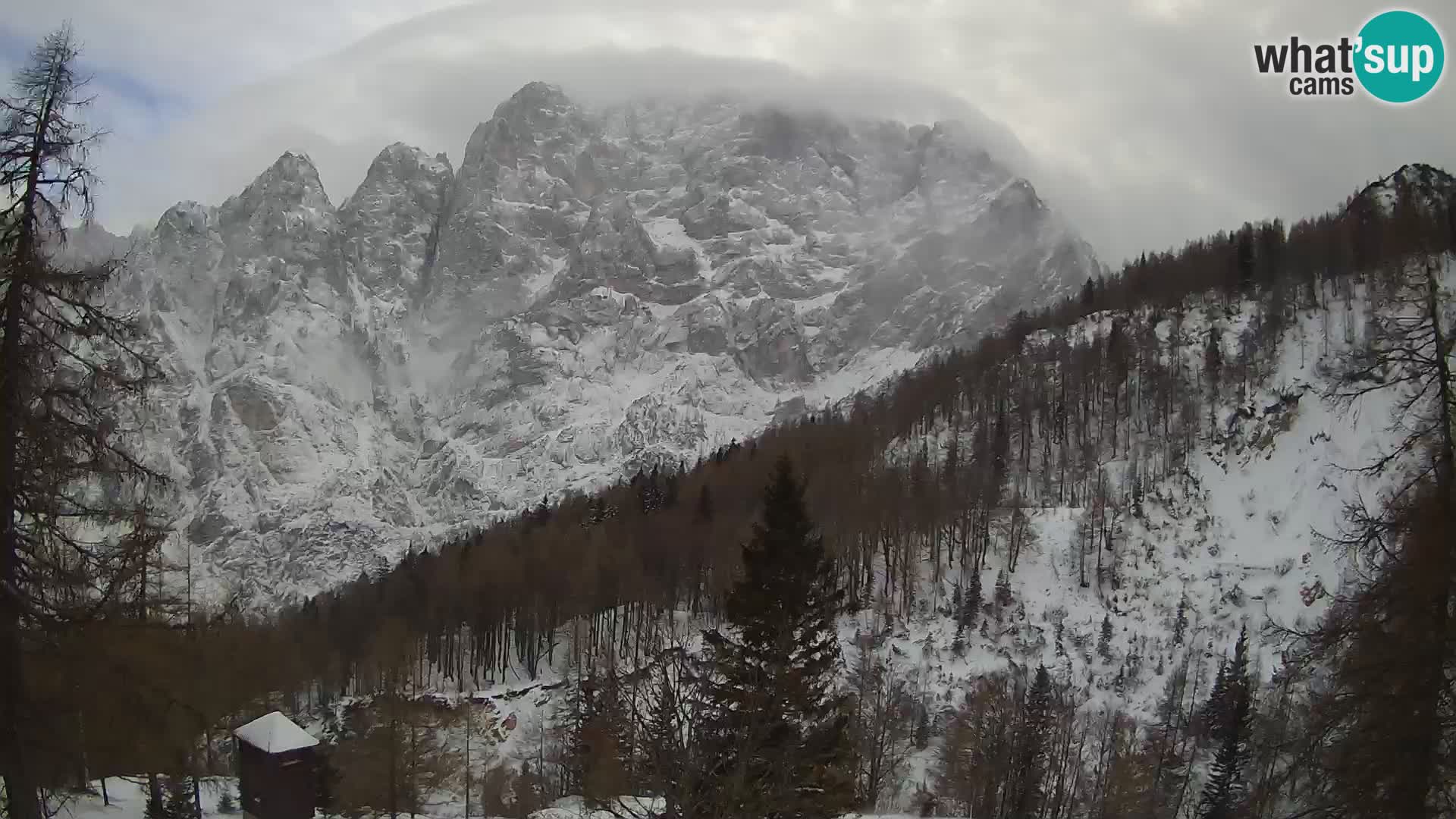 Vršič LIVE webcam casa Erjavčeva – vista sul PRISOJNIK – Slovenia