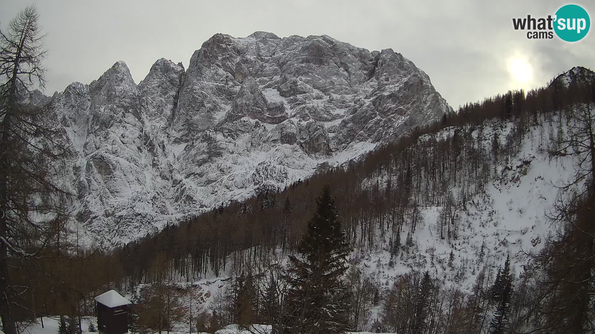 Vršič web kamera Erjavčeva kuća – view to PRISOJNIK – Slovenija