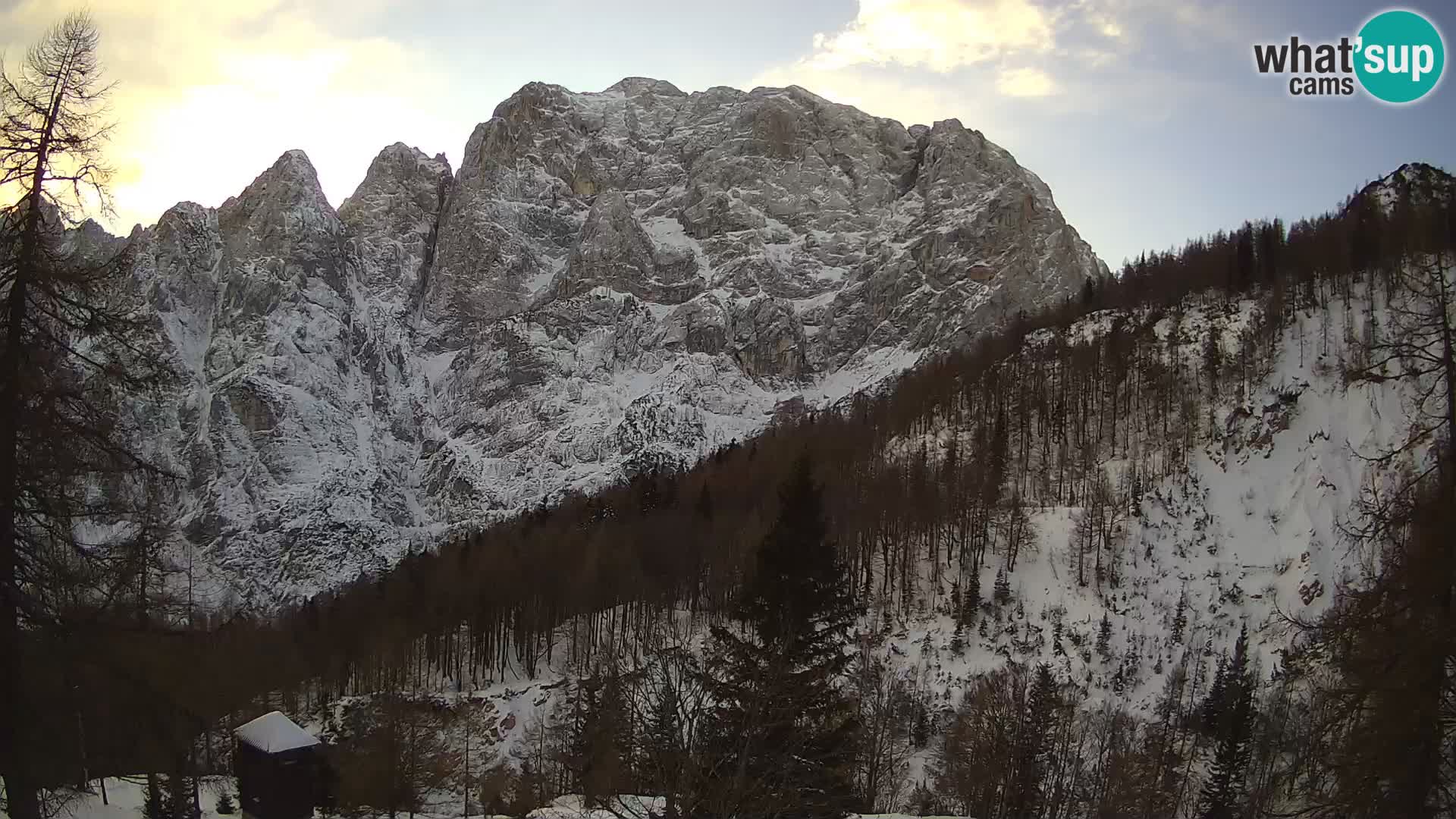 Vršič LIVE Webcam Haus Erjavčeva – Blick auf PRISOJNIK – Slowenien