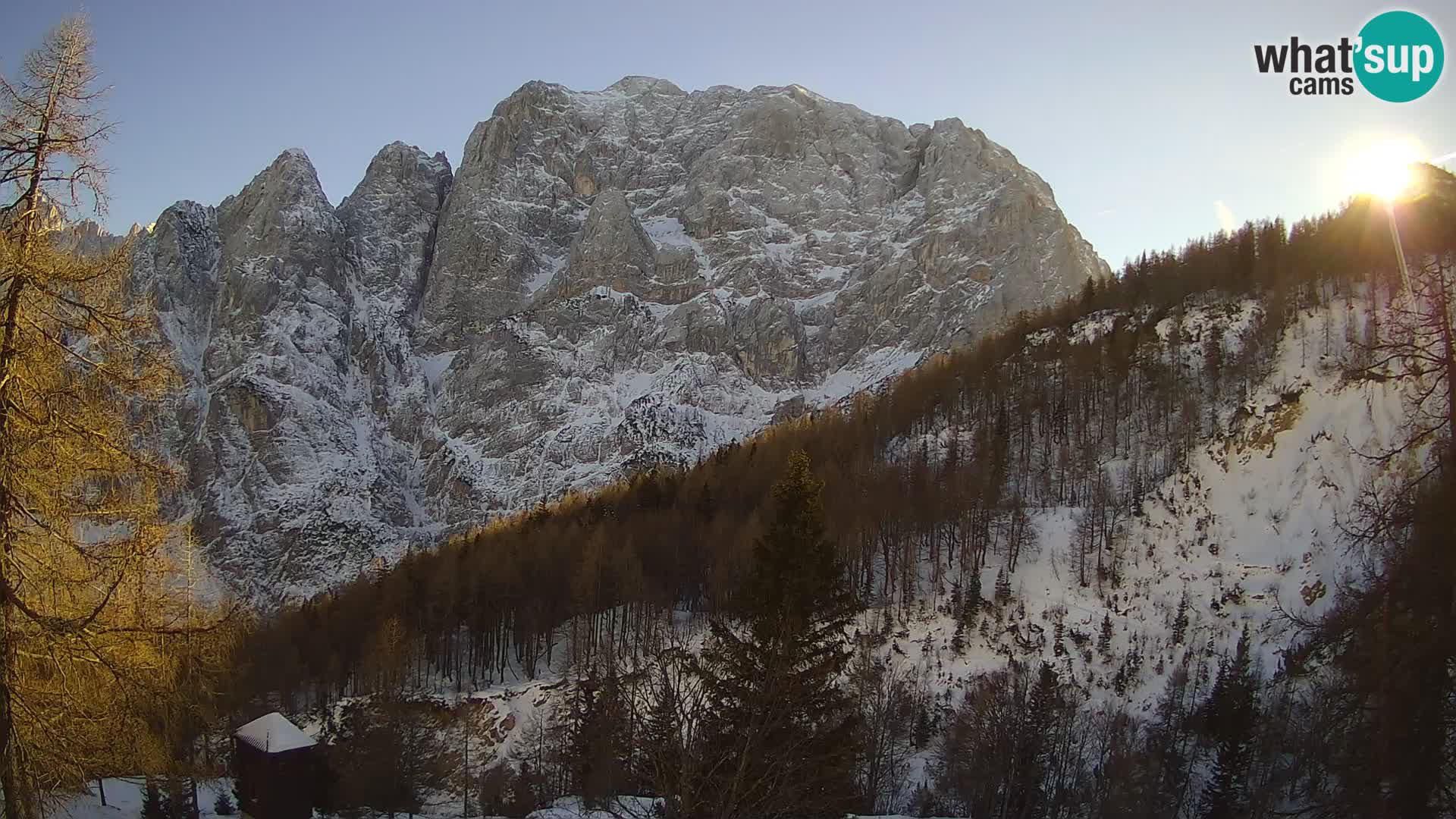 Vršič LIVE webcam casa Erjavčeva – vista sul PRISOJNIK – Slovenia