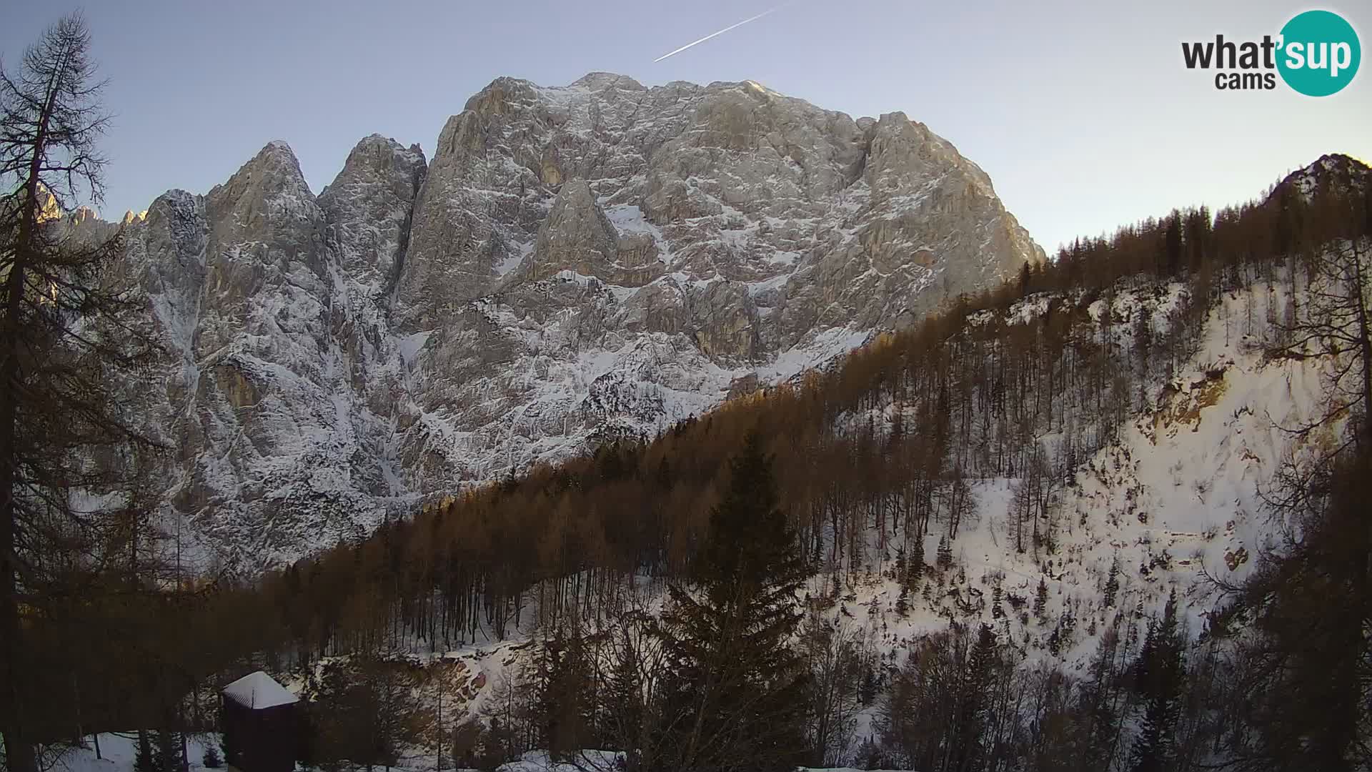 Vršič LIVE webcam casa Erjavčeva – vista sul PRISOJNIK – Slovenia