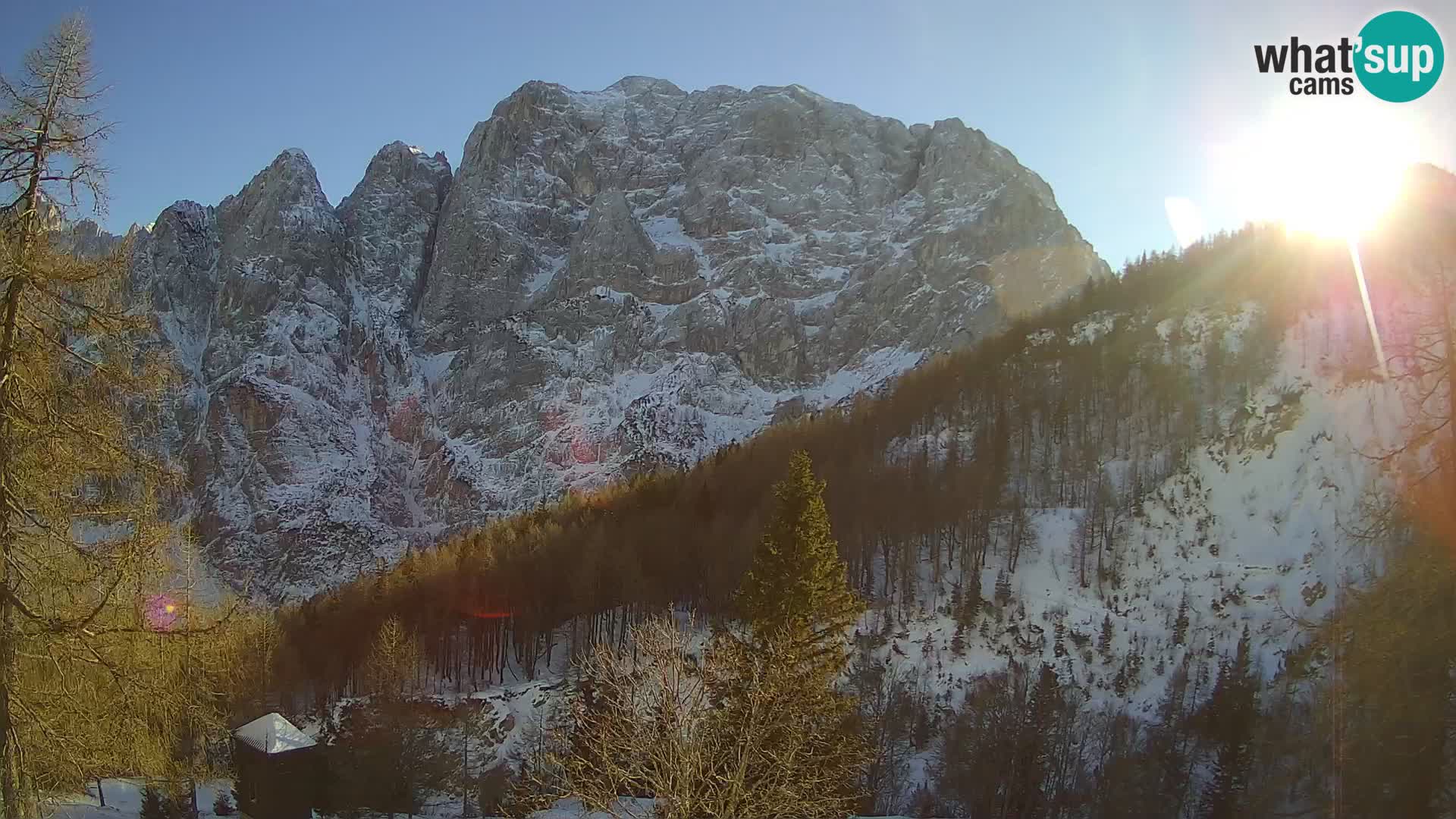 Vršič LIVE webcam casa Erjavčeva – vista sul PRISOJNIK – Slovenia