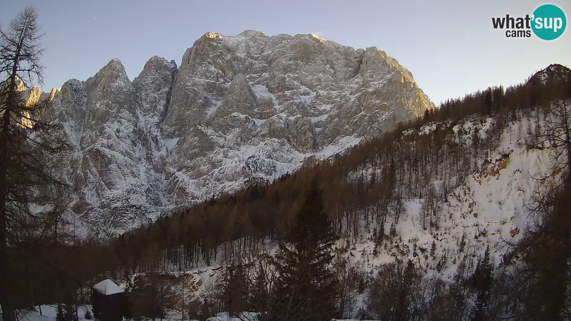 Vršič LIVE Webcam Haus Erjavčeva – Blick auf PRISOJNIK – Slowenien