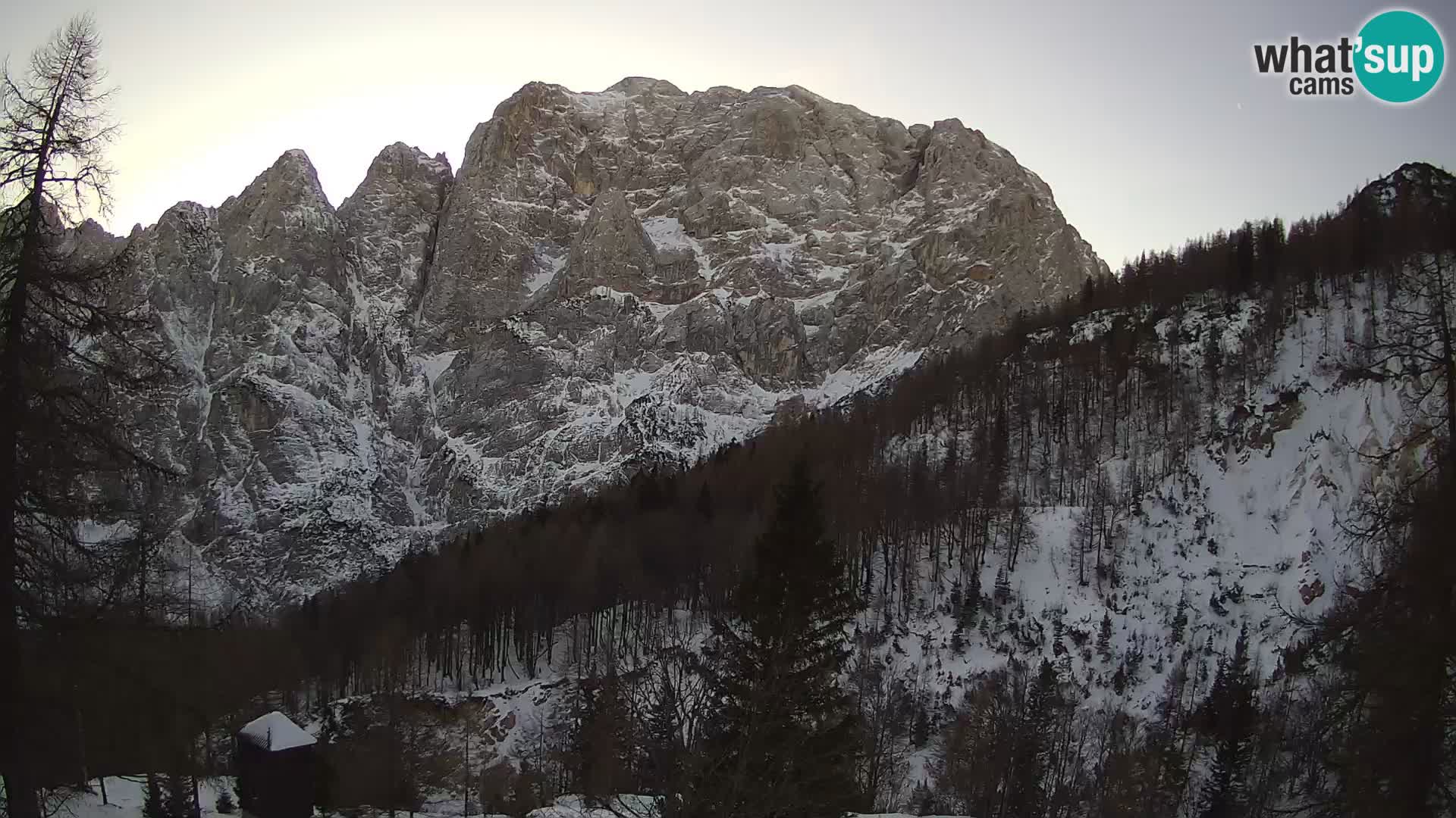 Vršič camera en vivo Casa Erjavčeva – vista a PRISOJNIK – Eslovenia