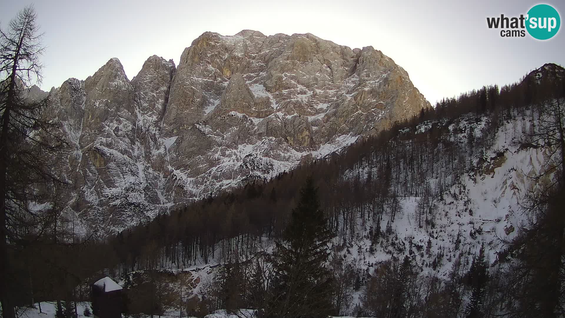 Vršič LIVE webcam Erjavčeva house – view to PRISOJNIK – Slovenia