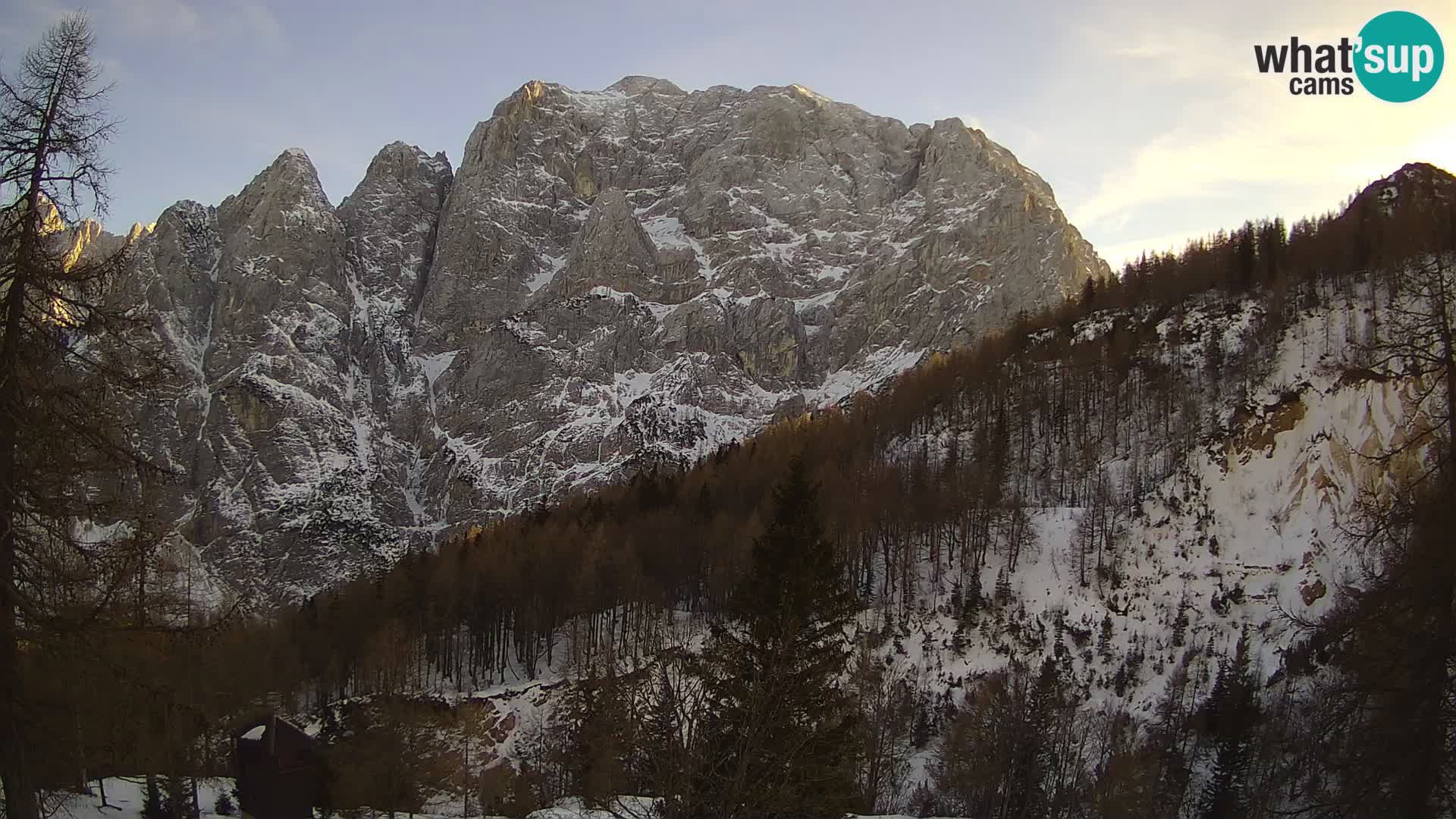 Vršič LIVE webcam Erjavčeva house – view to PRISOJNIK – Slovenia