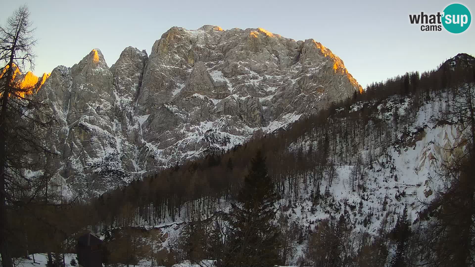 Vršič camera en vivo Casa Erjavčeva – vista a PRISOJNIK – Eslovenia